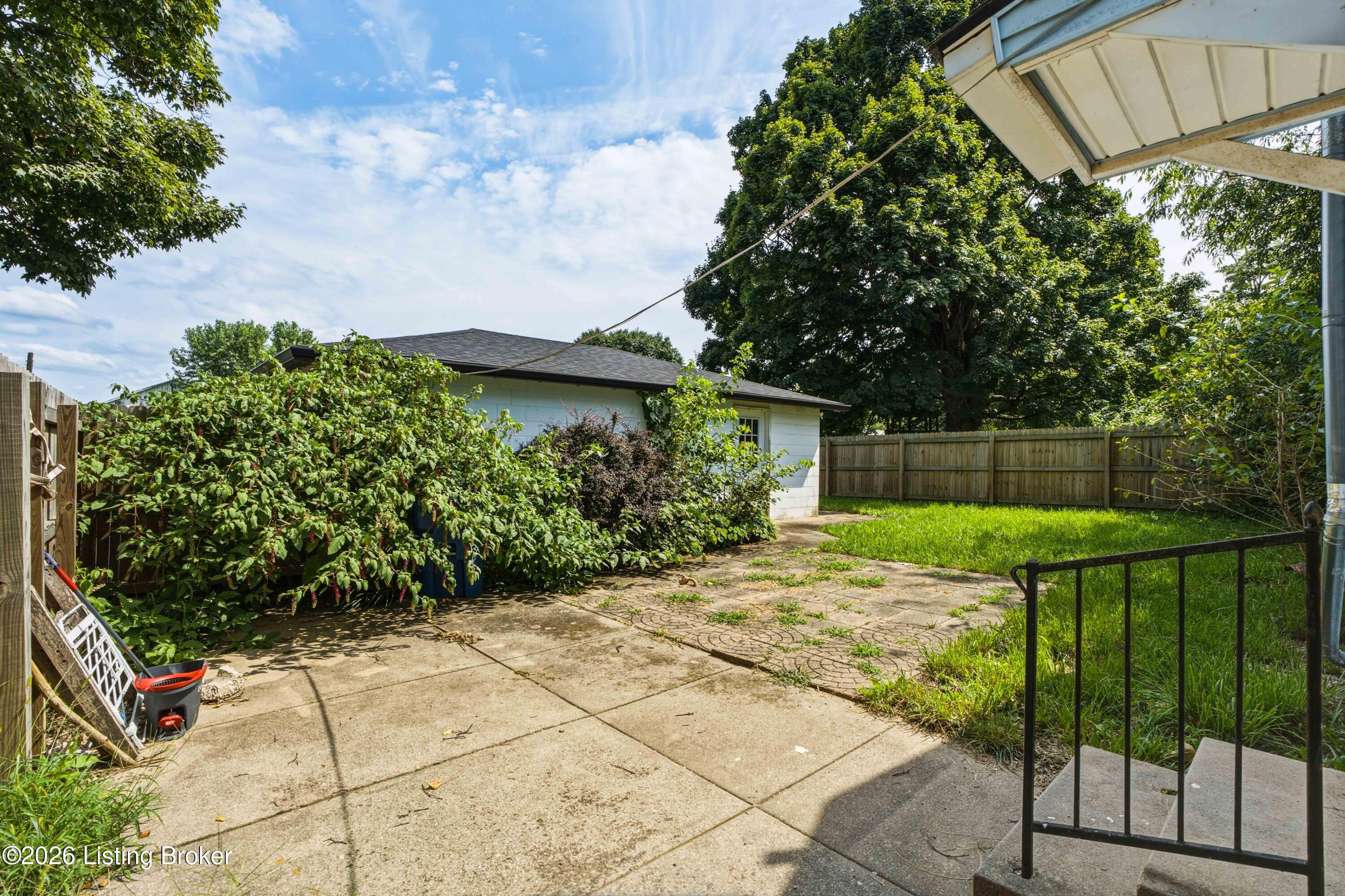 850 Main St Property Photo 43