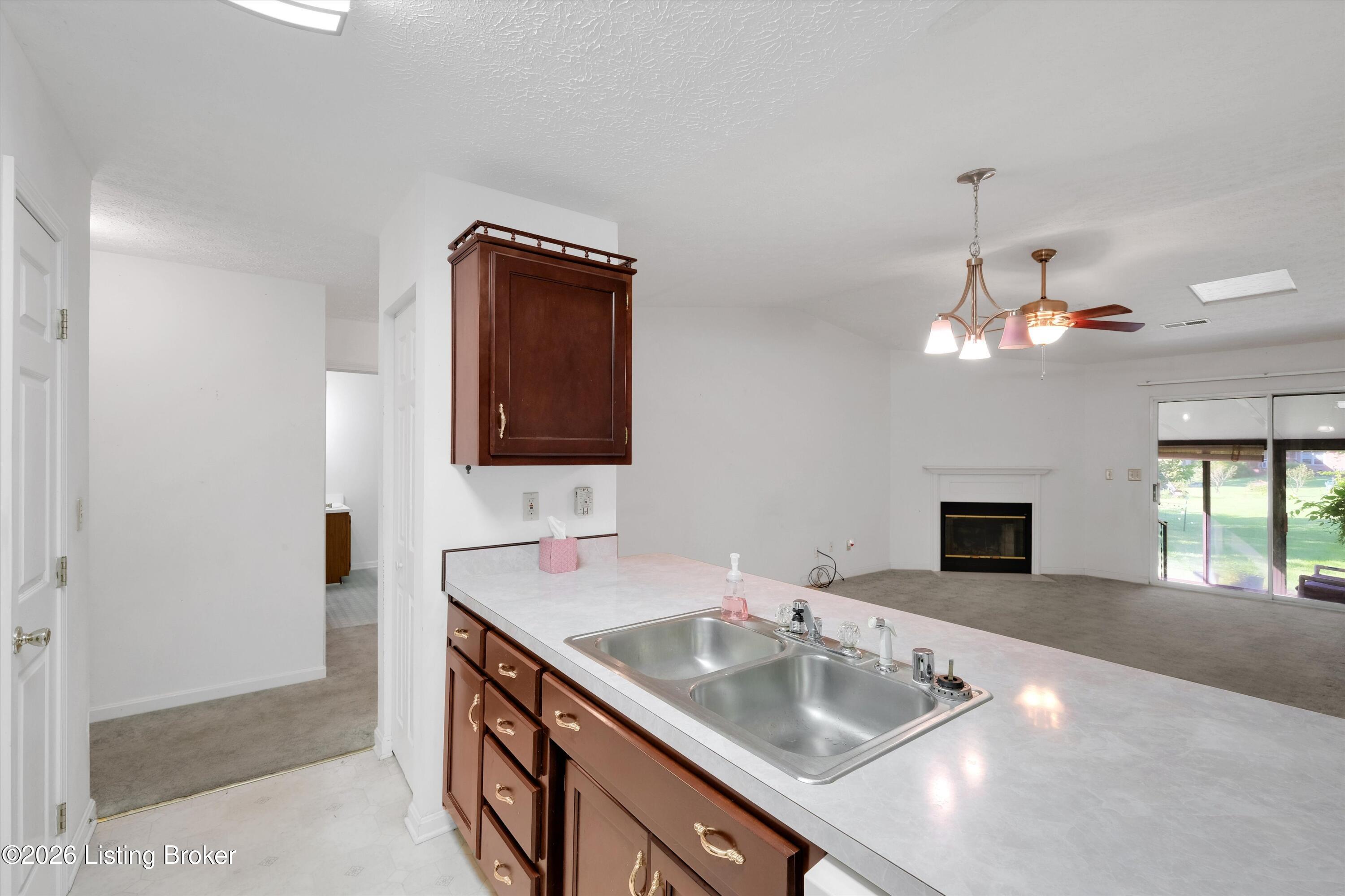 185 Beechtree Ln Property Photo 7