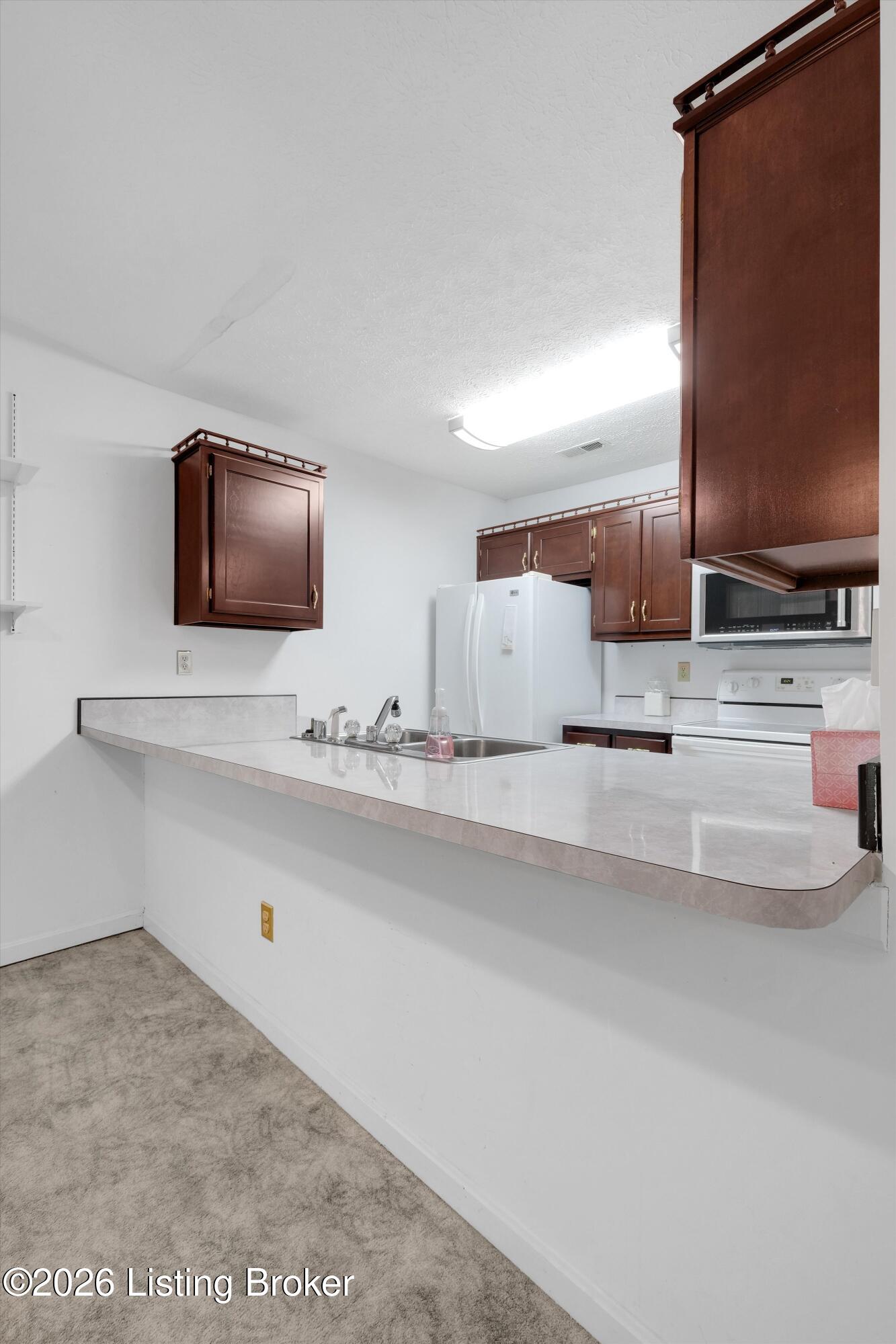 185 Beechtree Ln Property Photo 9