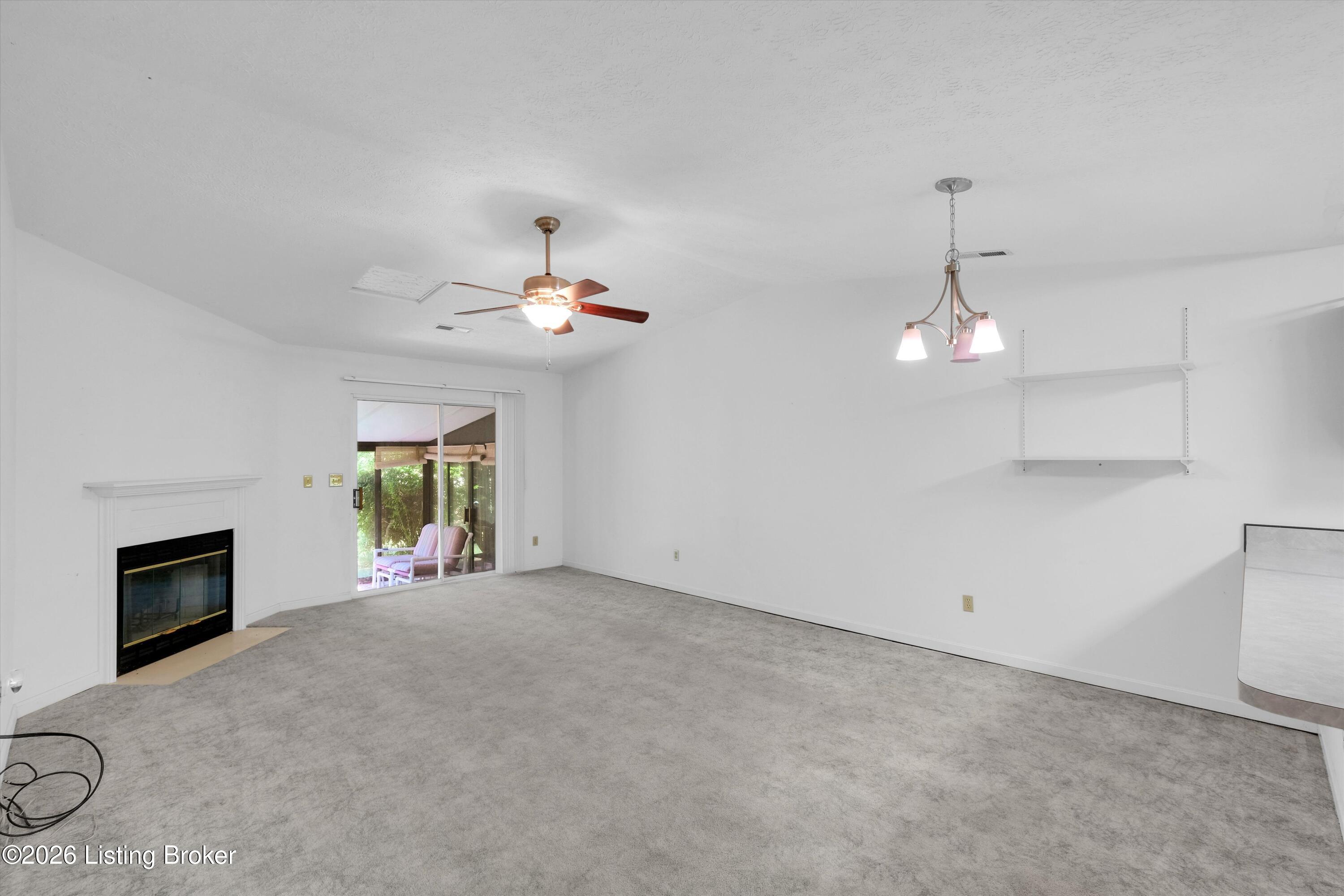 185 Beechtree Ln Property Photo 10