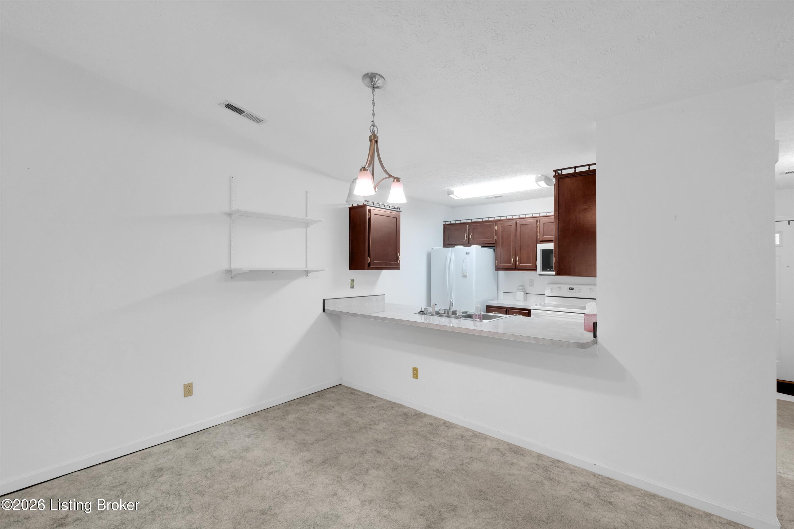 185 Beechtree Ln Property Photo 11
