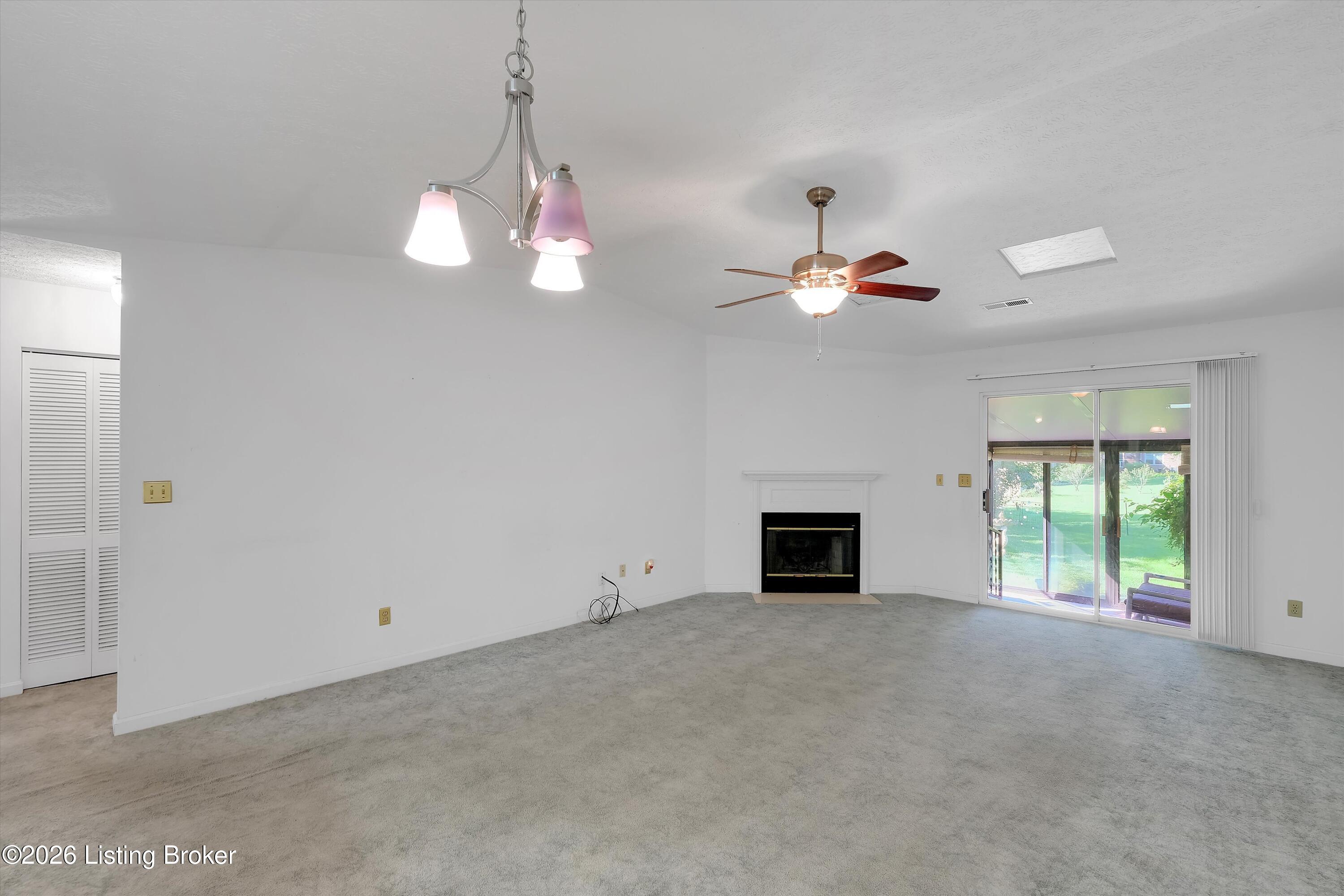 185 Beechtree Ln Property Photo 12