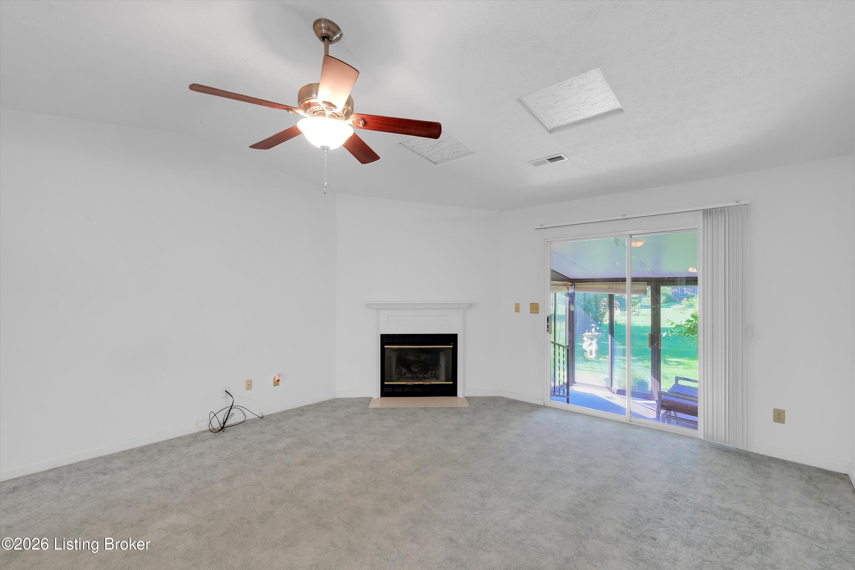185 Beechtree Ln Property Photo 13