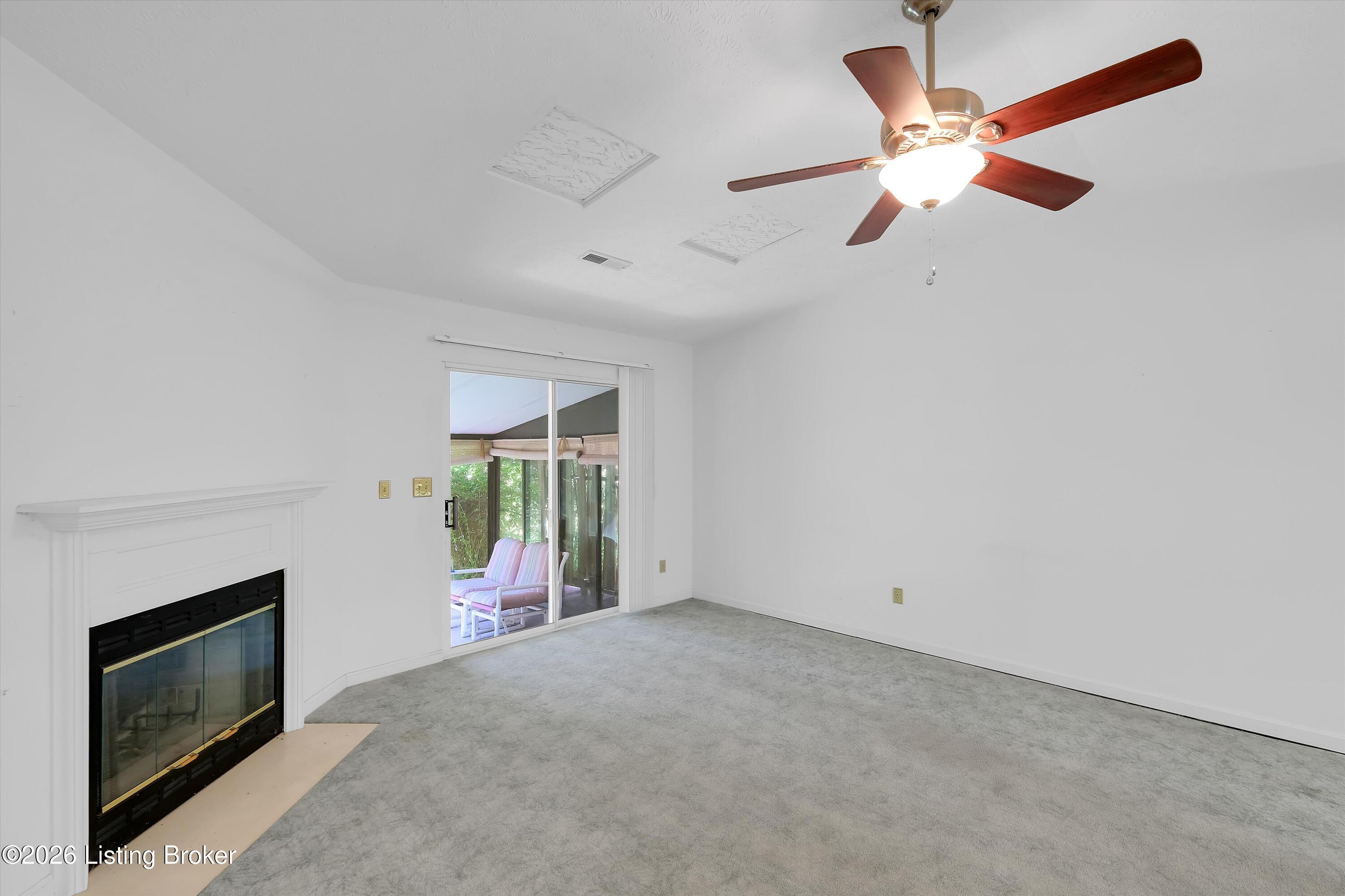 185 Beechtree Ln Property Photo 14
