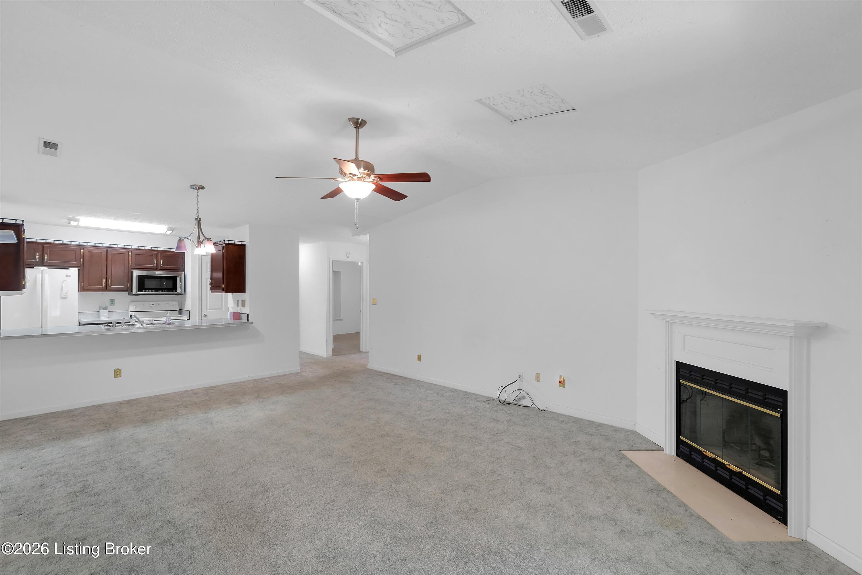 185 Beechtree Ln Property Photo 16