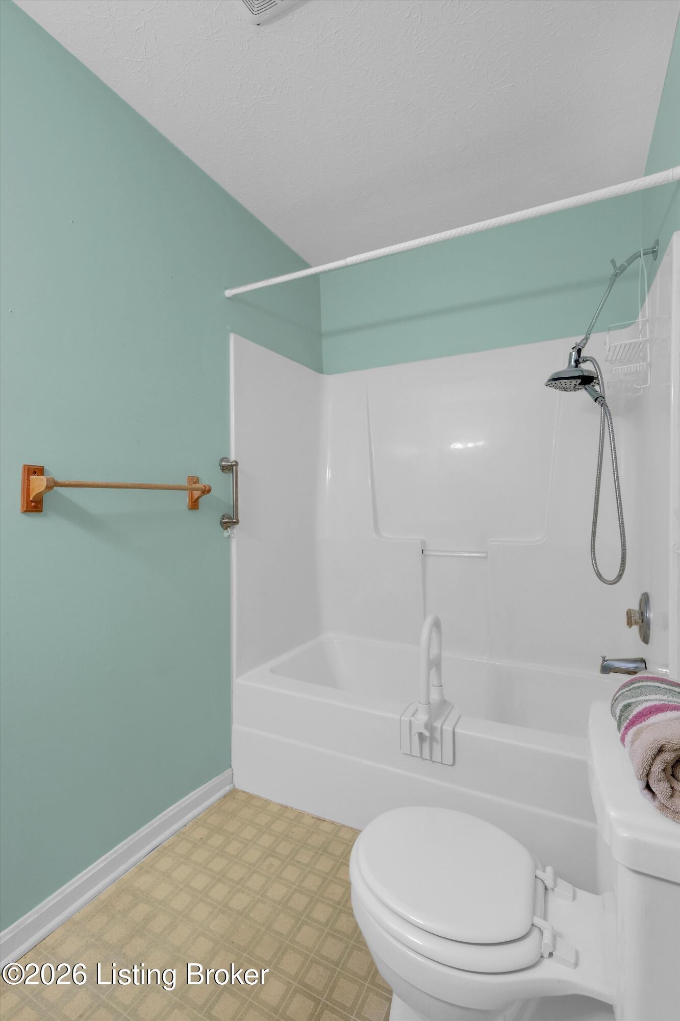 185 Beechtree Ln Property Photo 23