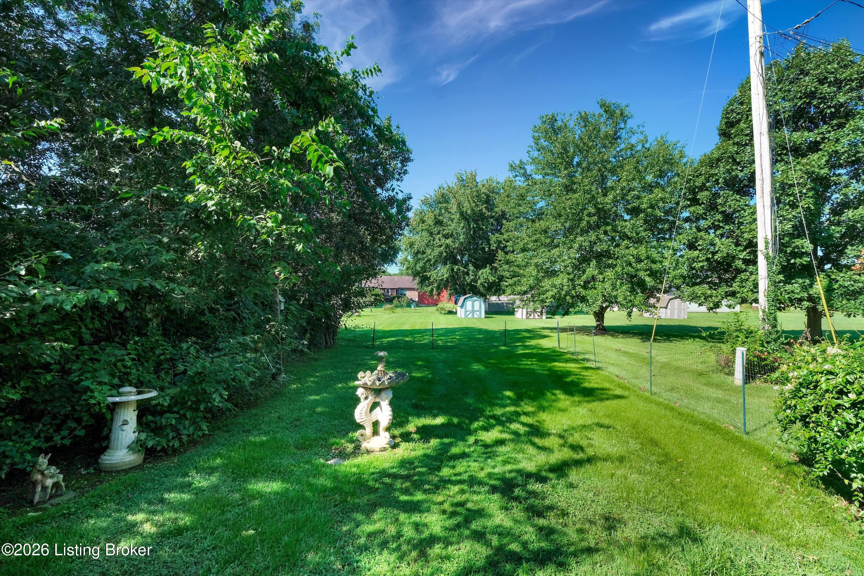 185 Beechtree Ln Property Photo 28