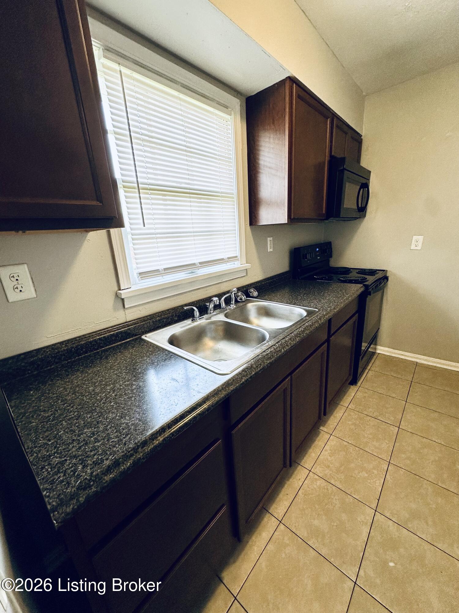 1721 Tempest Way Property Photo 8
