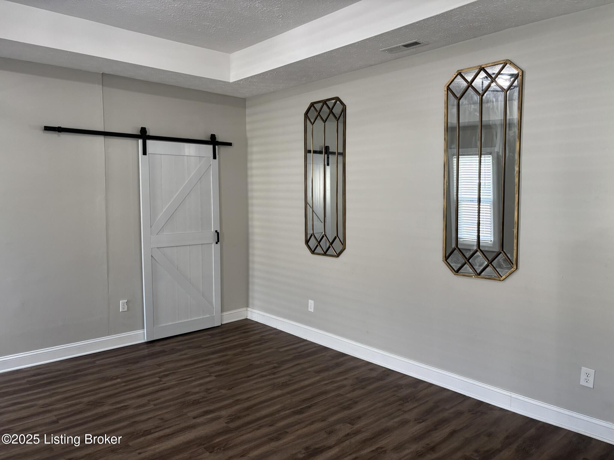 2417 Bank St Property Photo 14