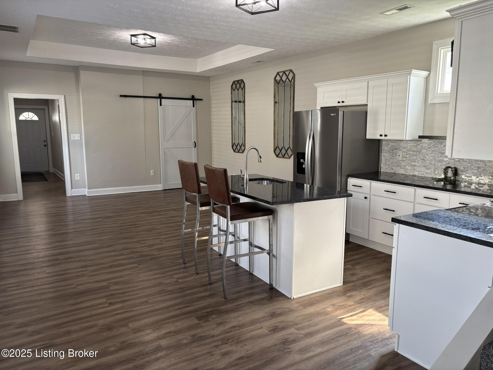 2417 Bank St Property Photo 15