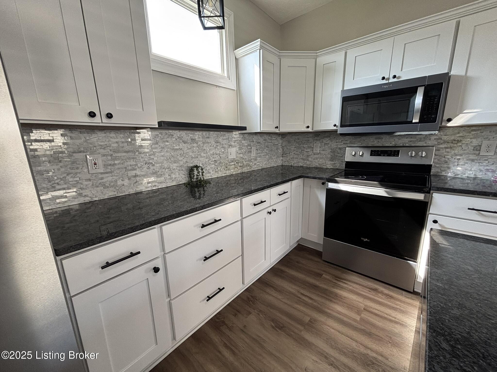 2417 Bank St Property Photo 16