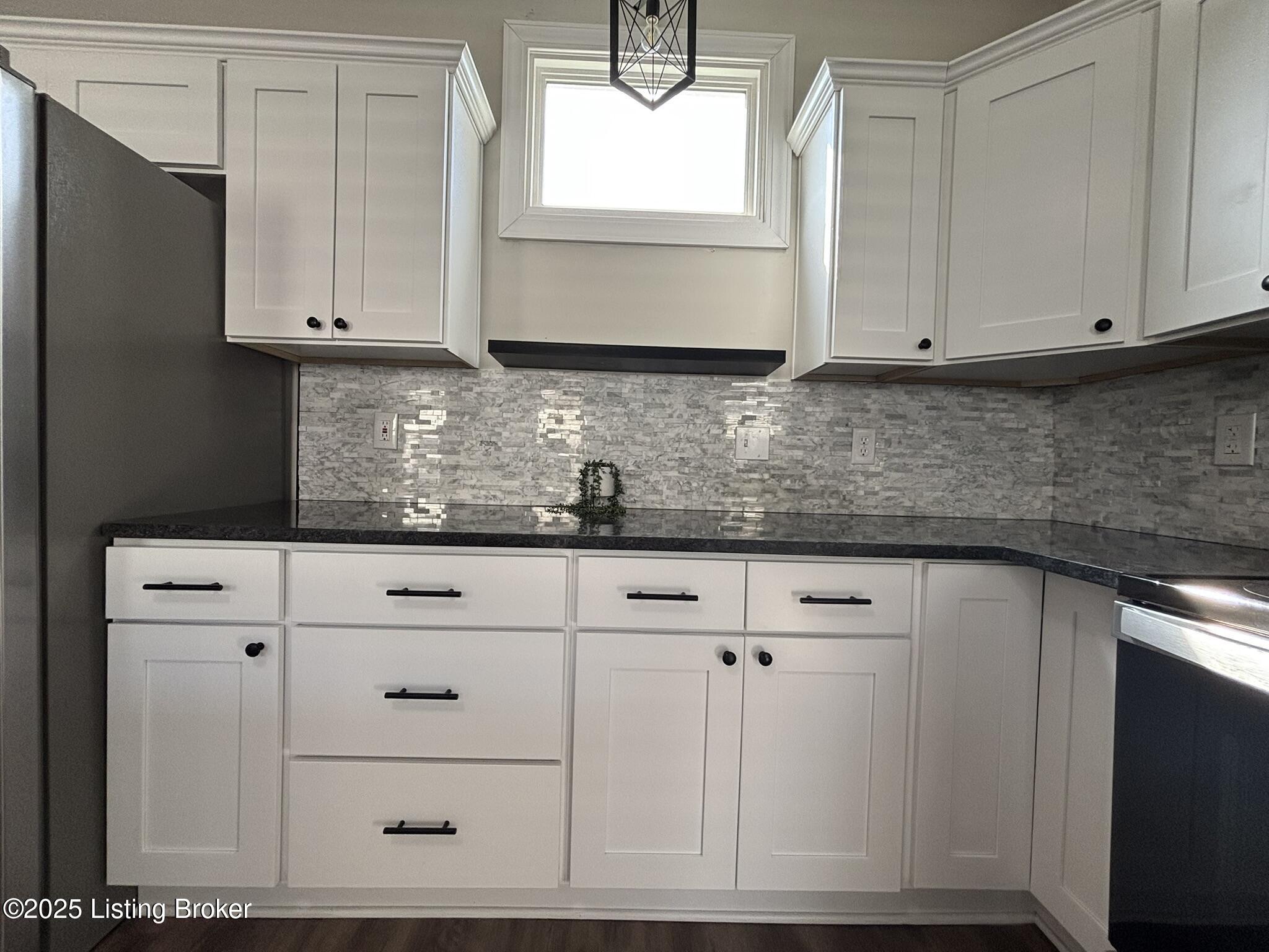 2417 Bank St Property Photo 17