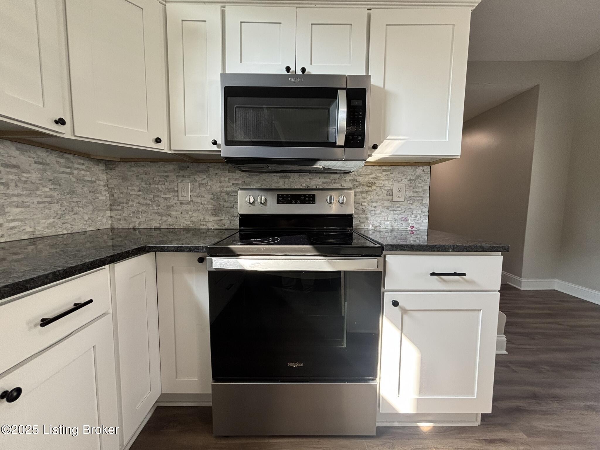 2417 Bank St Property Photo 18