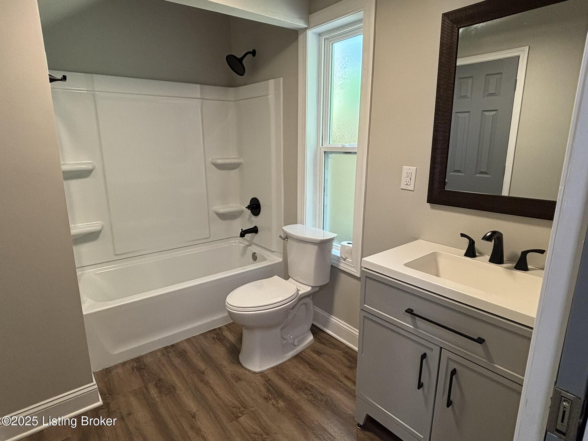 2417 Bank St Property Photo 21