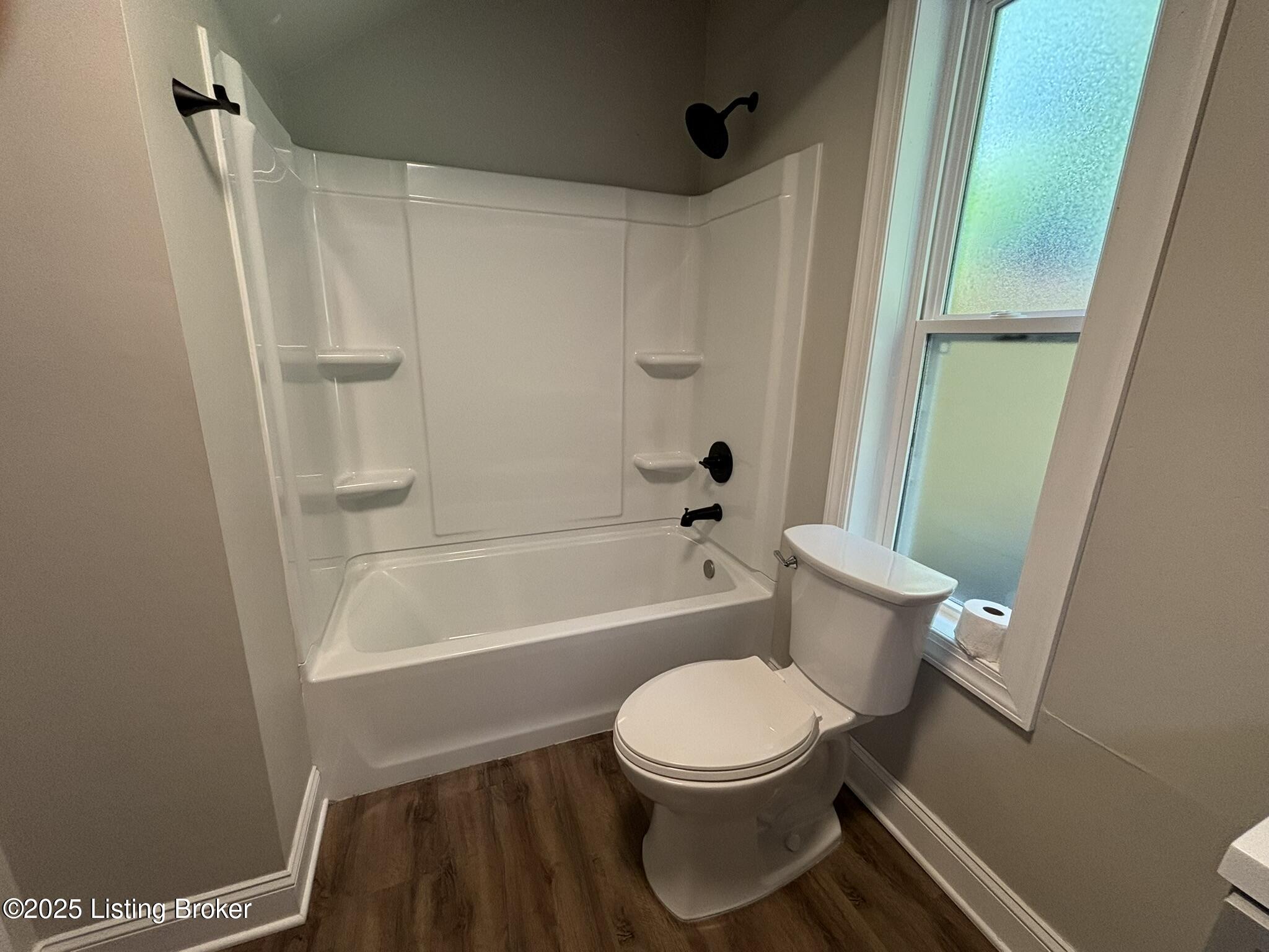 2417 Bank St Property Photo 22