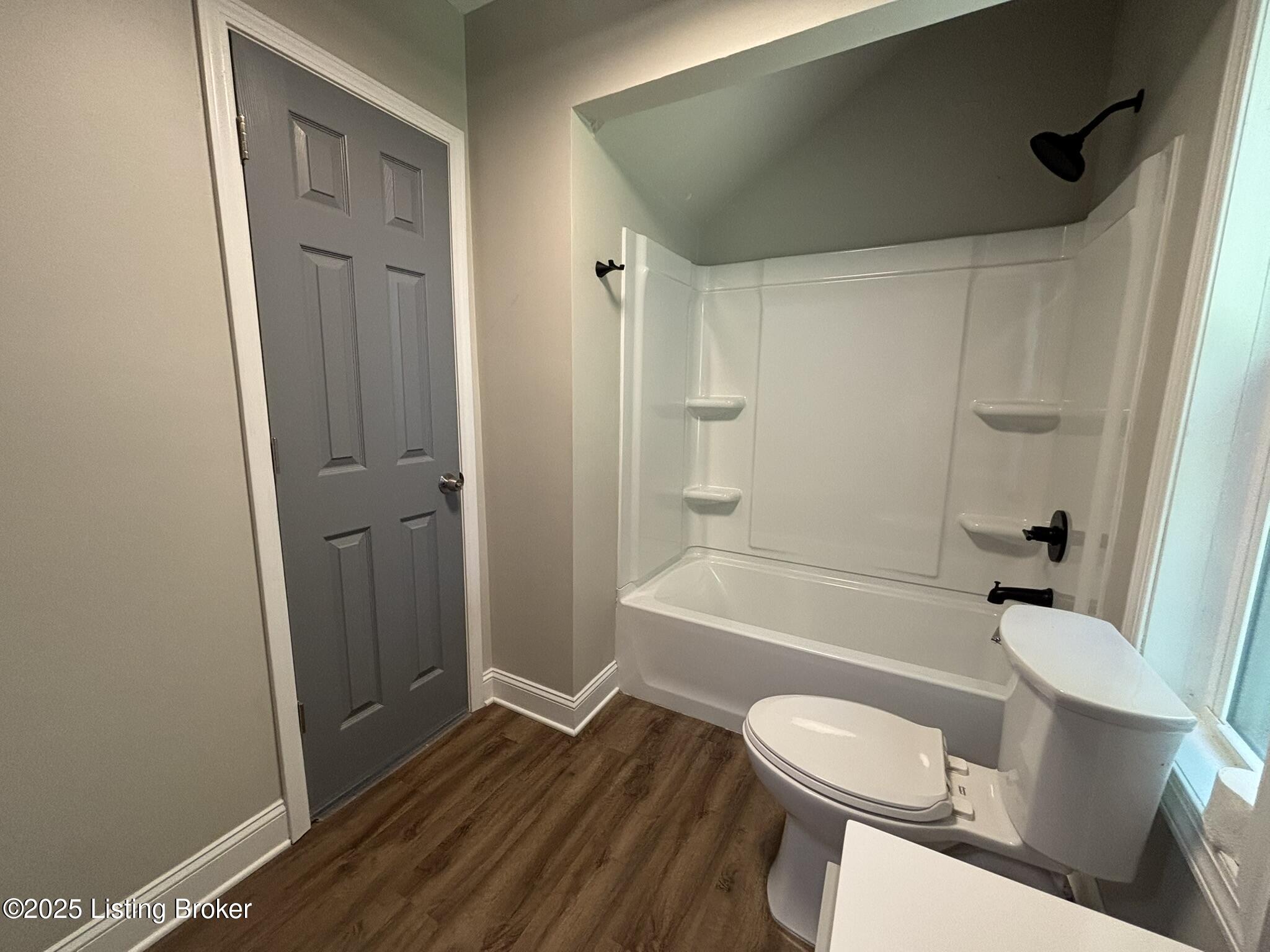 2417 Bank St Property Photo 23