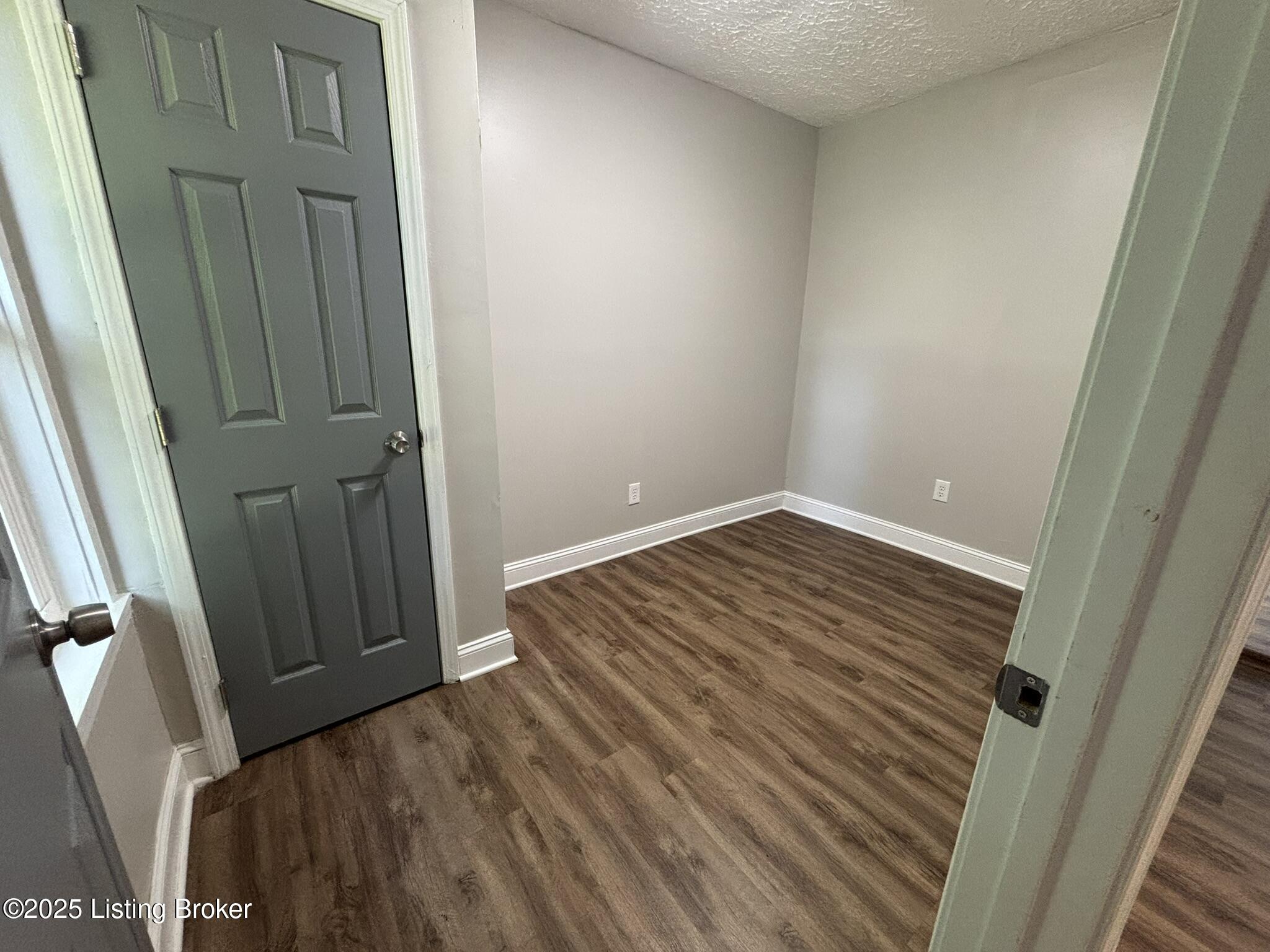 2417 Bank St Property Photo 24