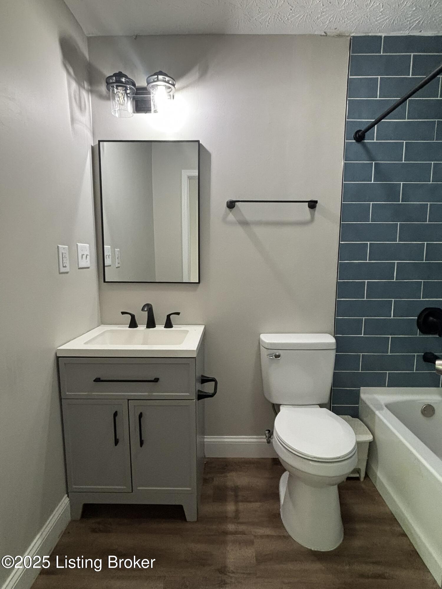2417 Bank St Property Photo 28