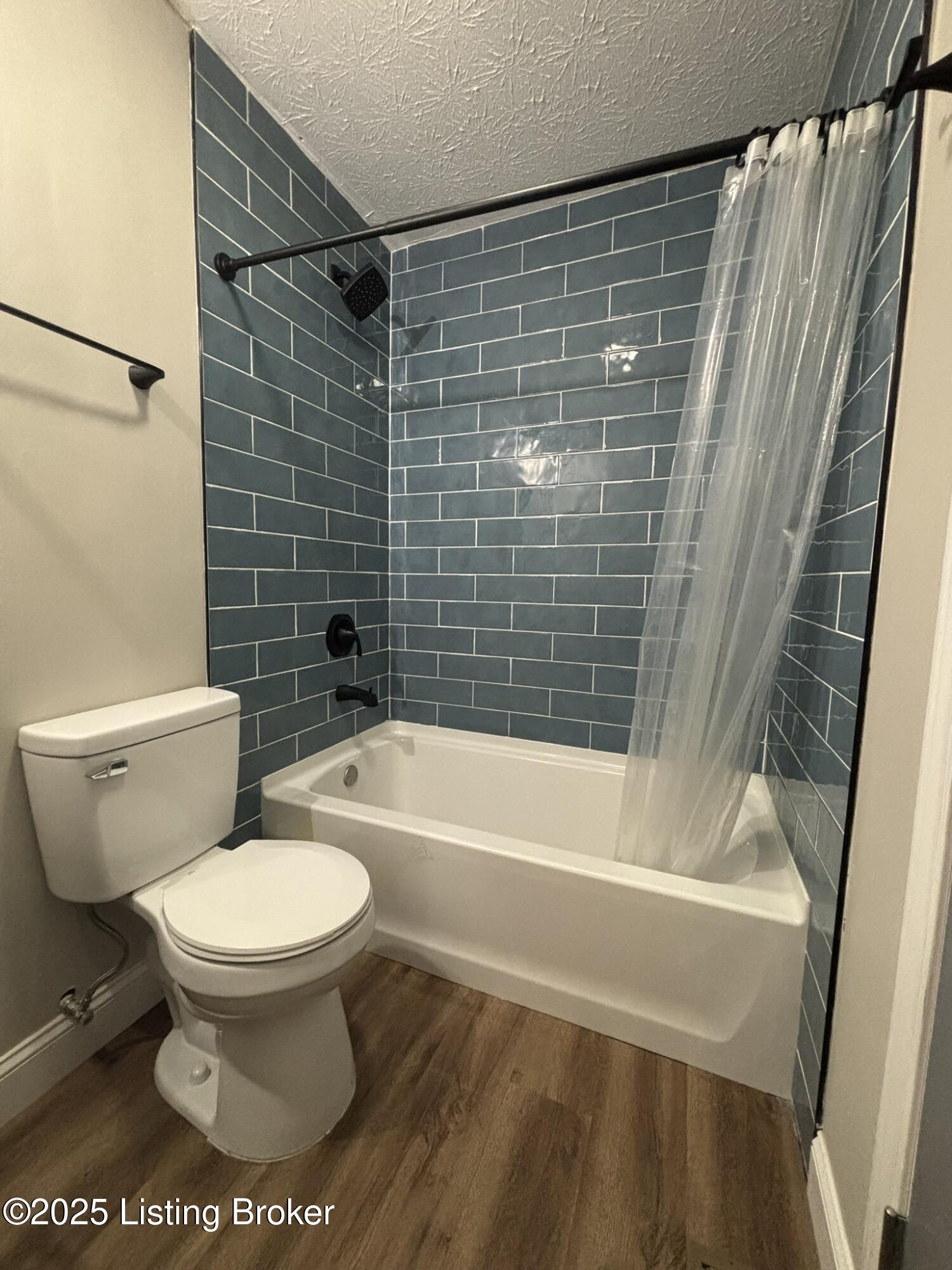 2417 Bank St Property Photo 31