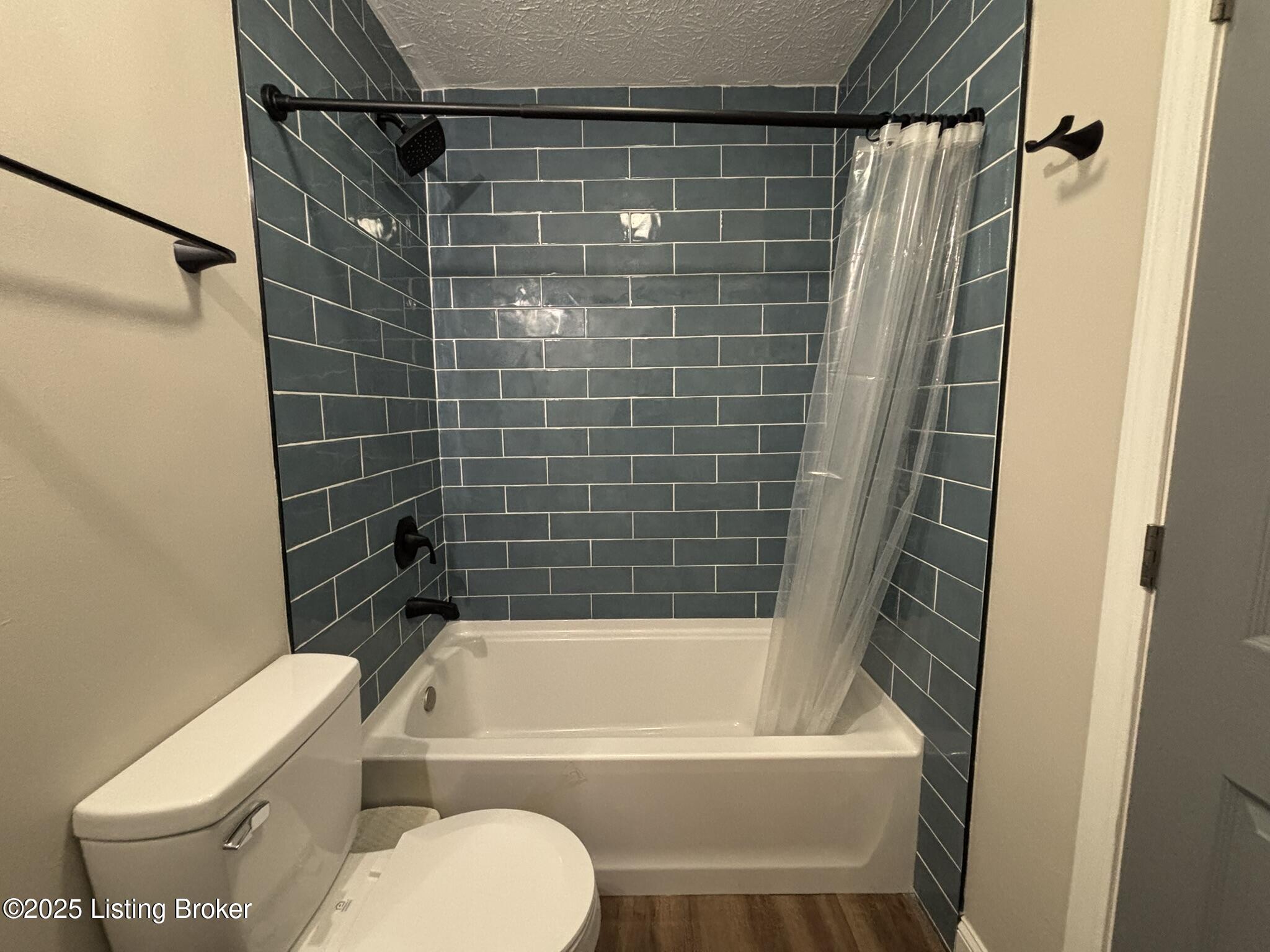 2417 Bank St Property Photo 32