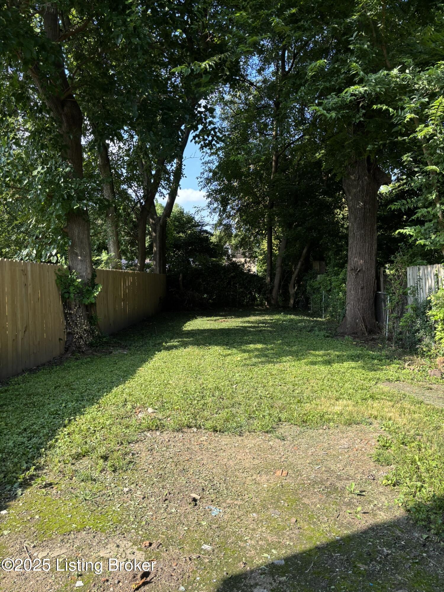 2417 Bank St Property Photo 38