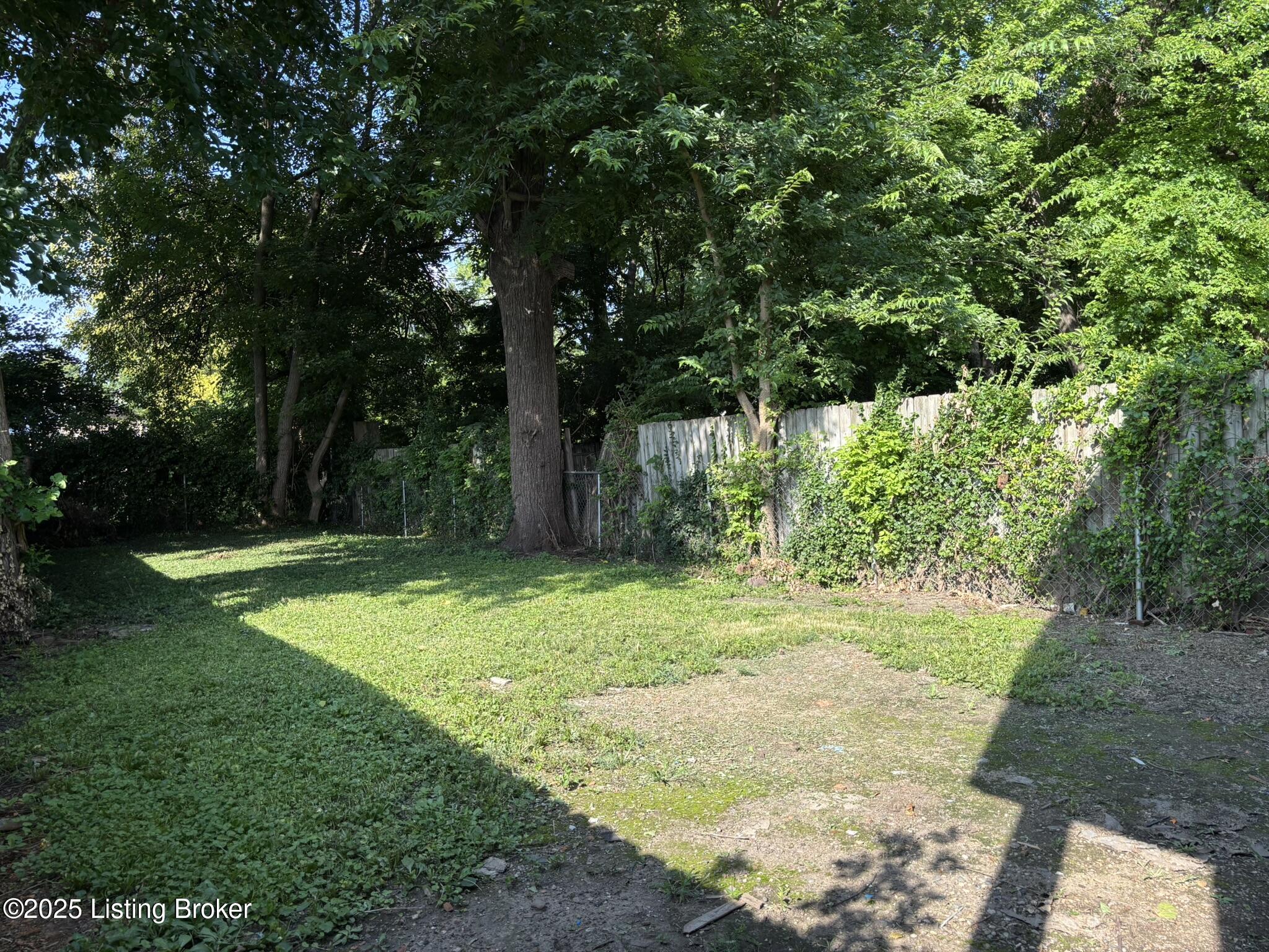 2417 Bank St Property Photo 39