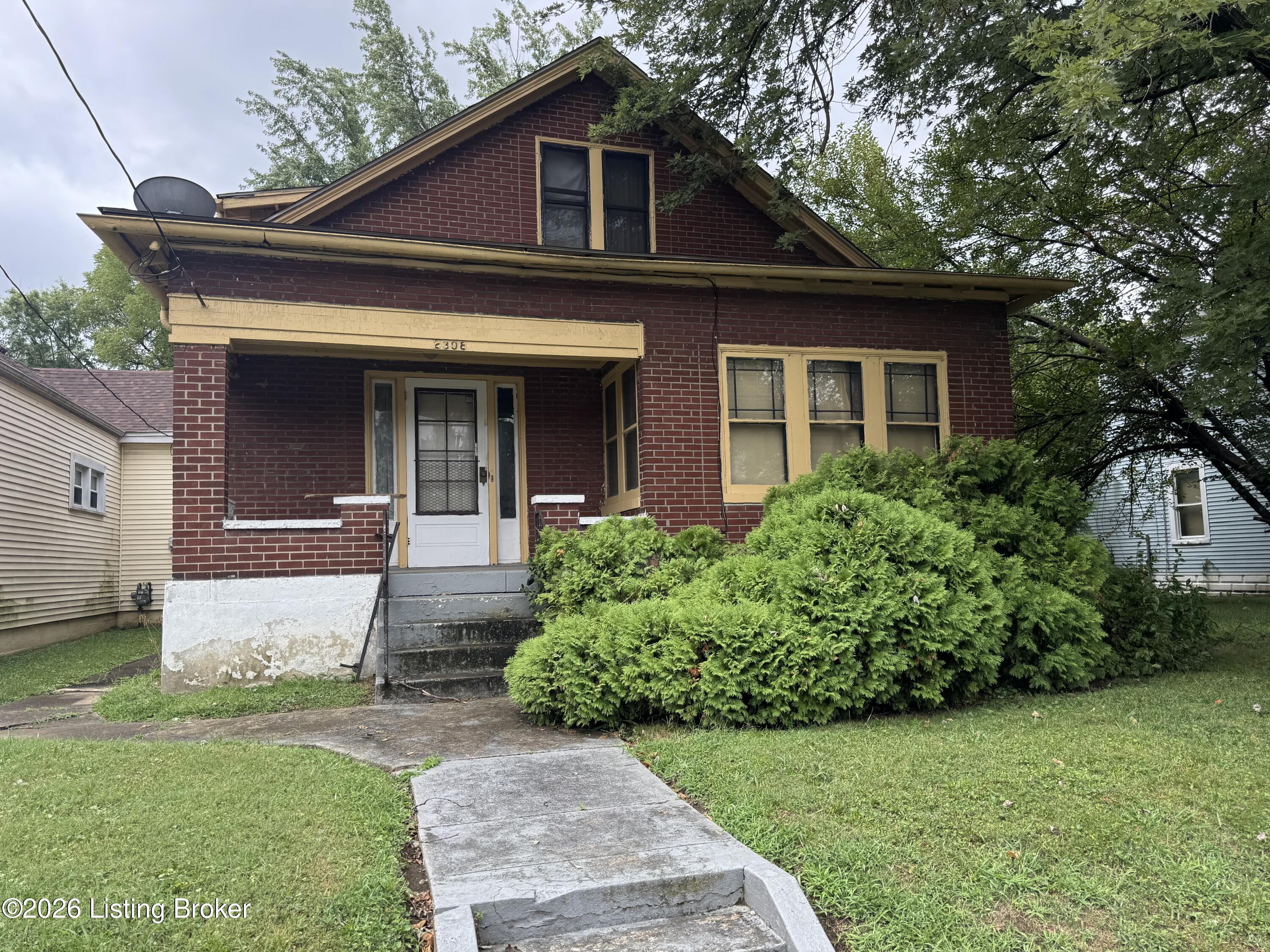 2308 W Gaulbert Ave Property Photo 1