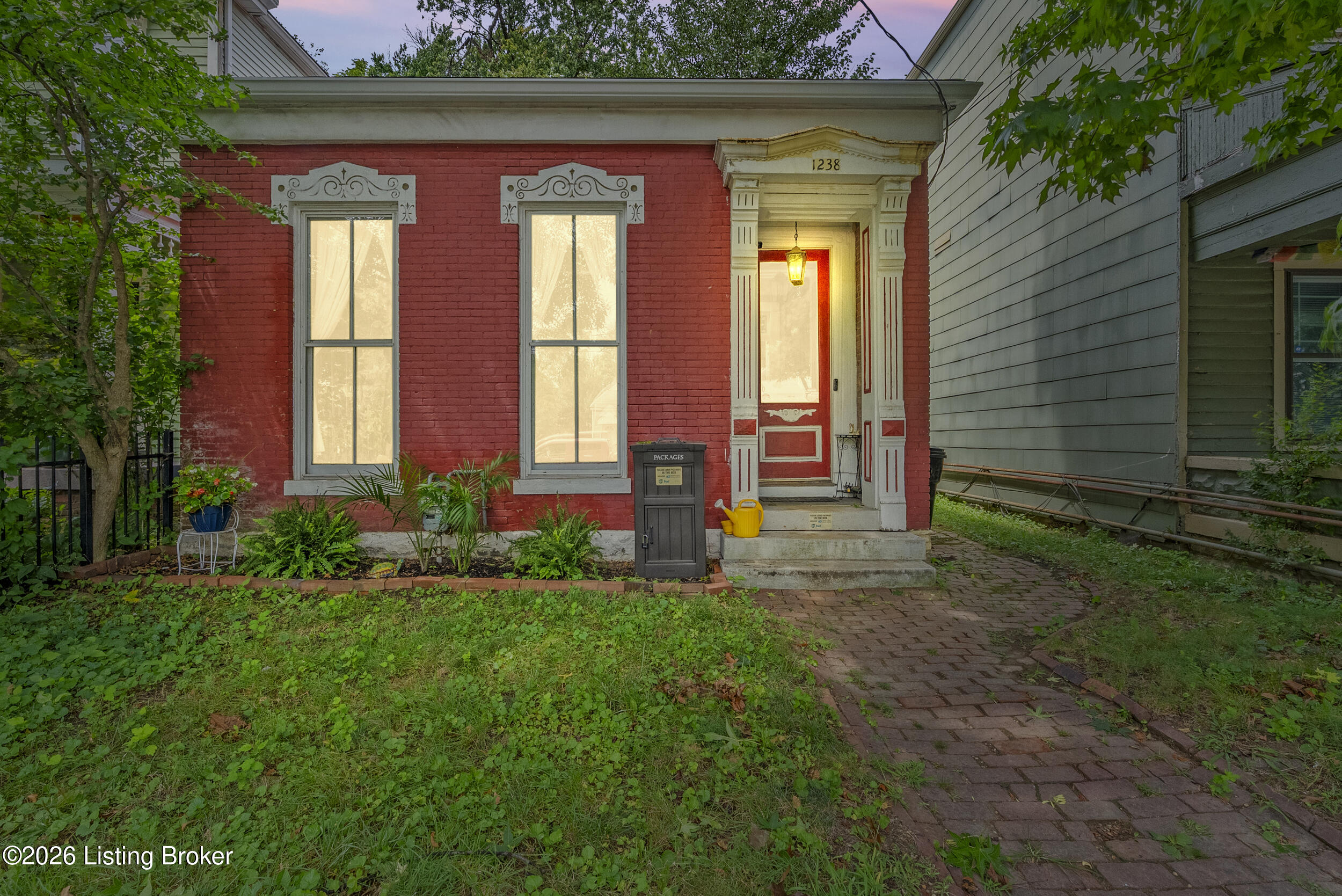 1238 S Floyd St Property Photo 1