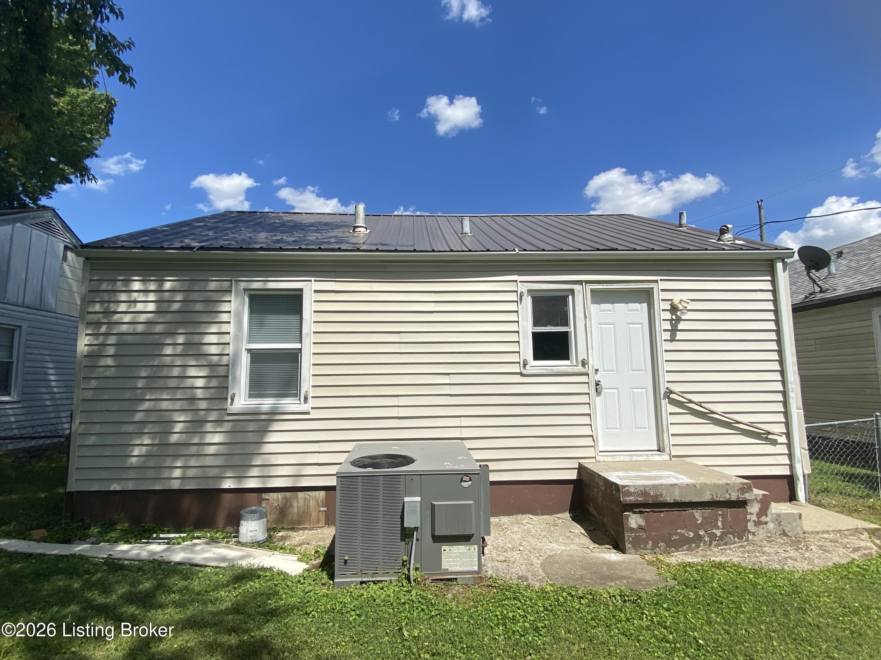 1940 S 28th St Property Photo 19
