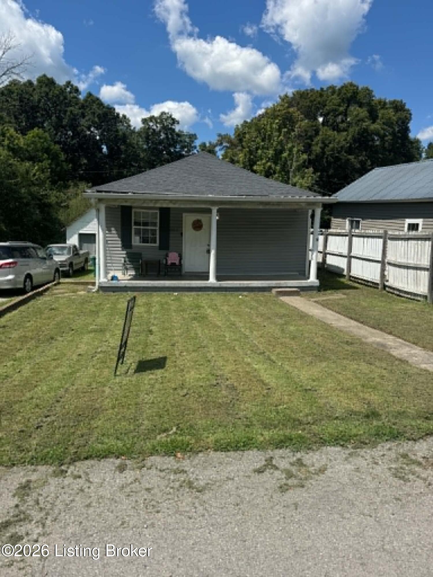 383 Railroad Ave Property Photo 2