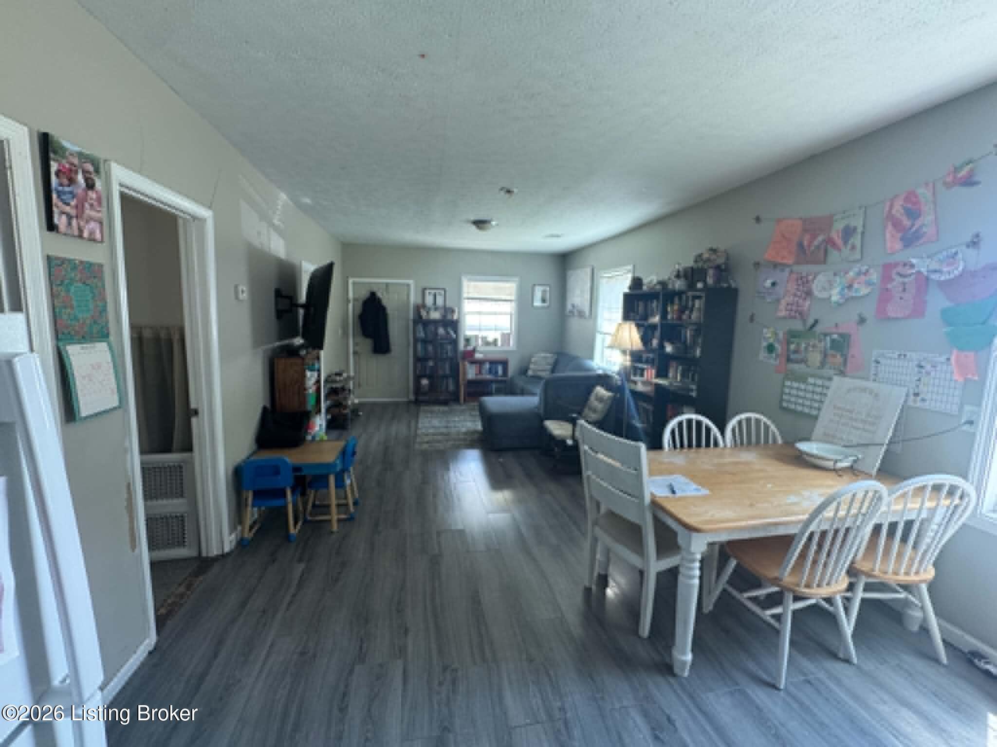 383 Railroad Ave Property Photo 8