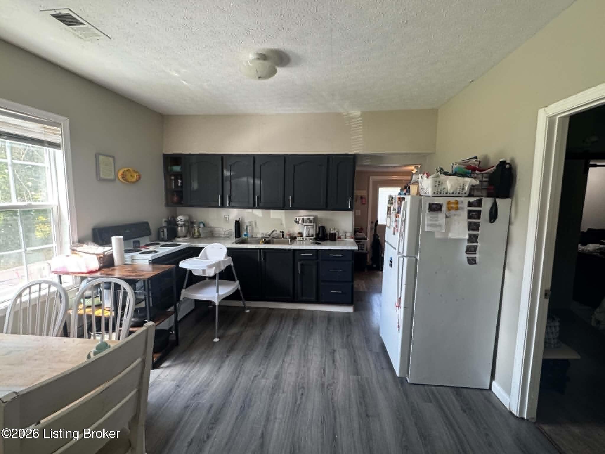 383 Railroad Ave Property Photo 9