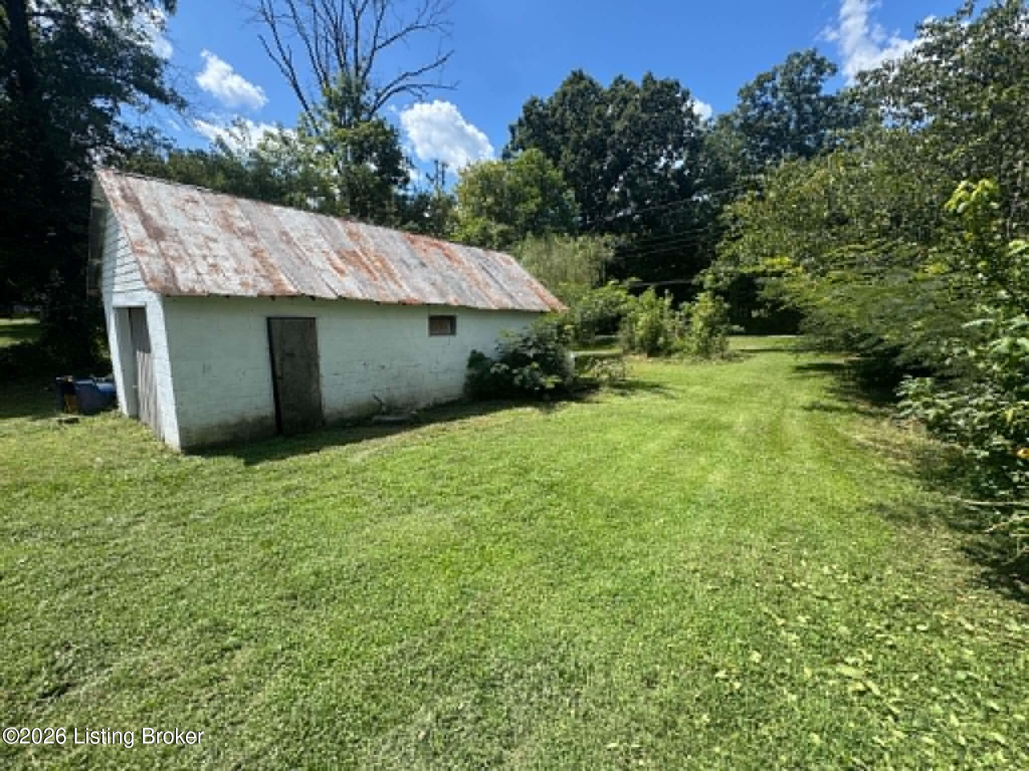 383 Railroad Ave Property Photo 20