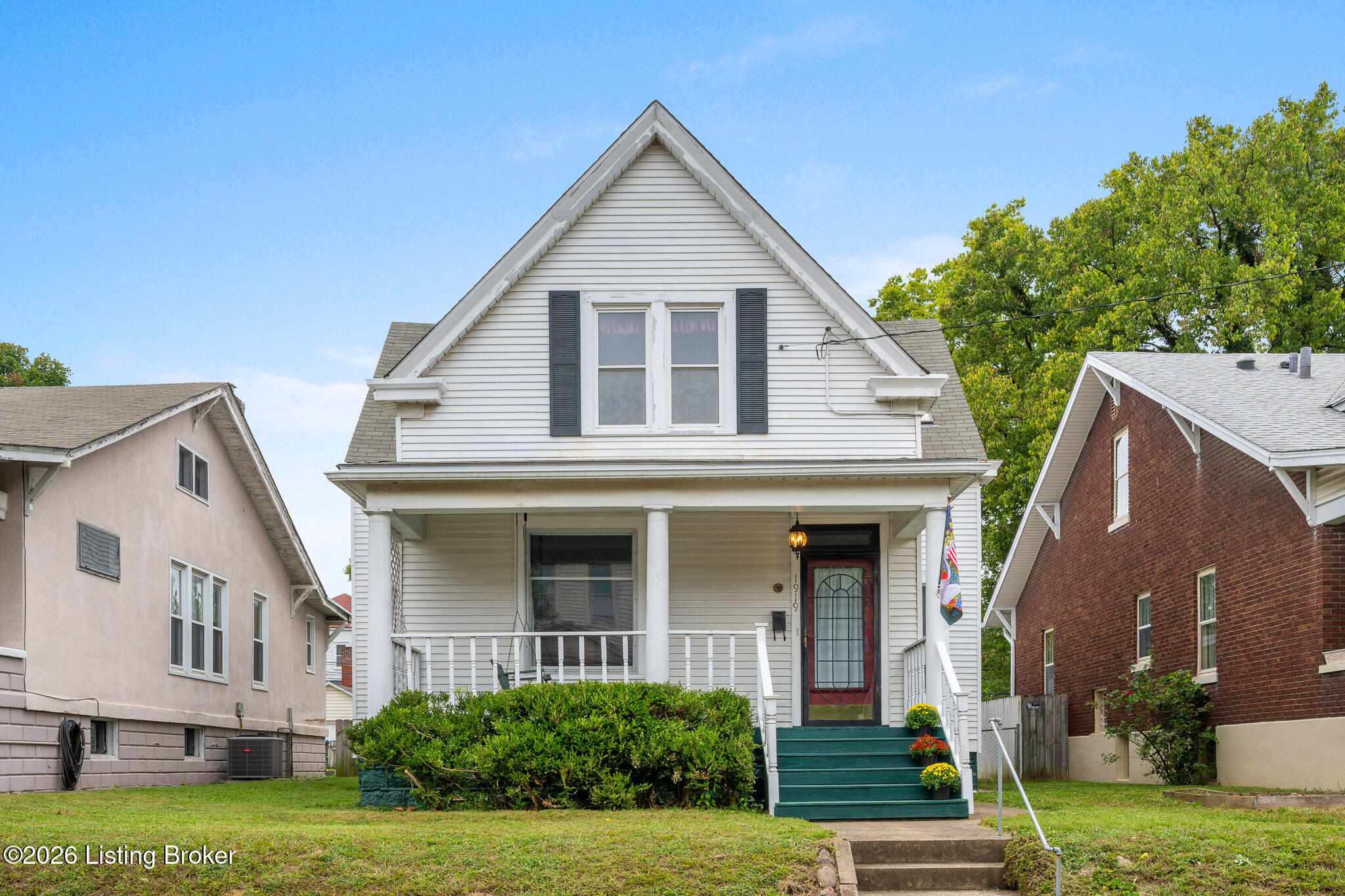 1919 Deerwood Ave Property Photo 1