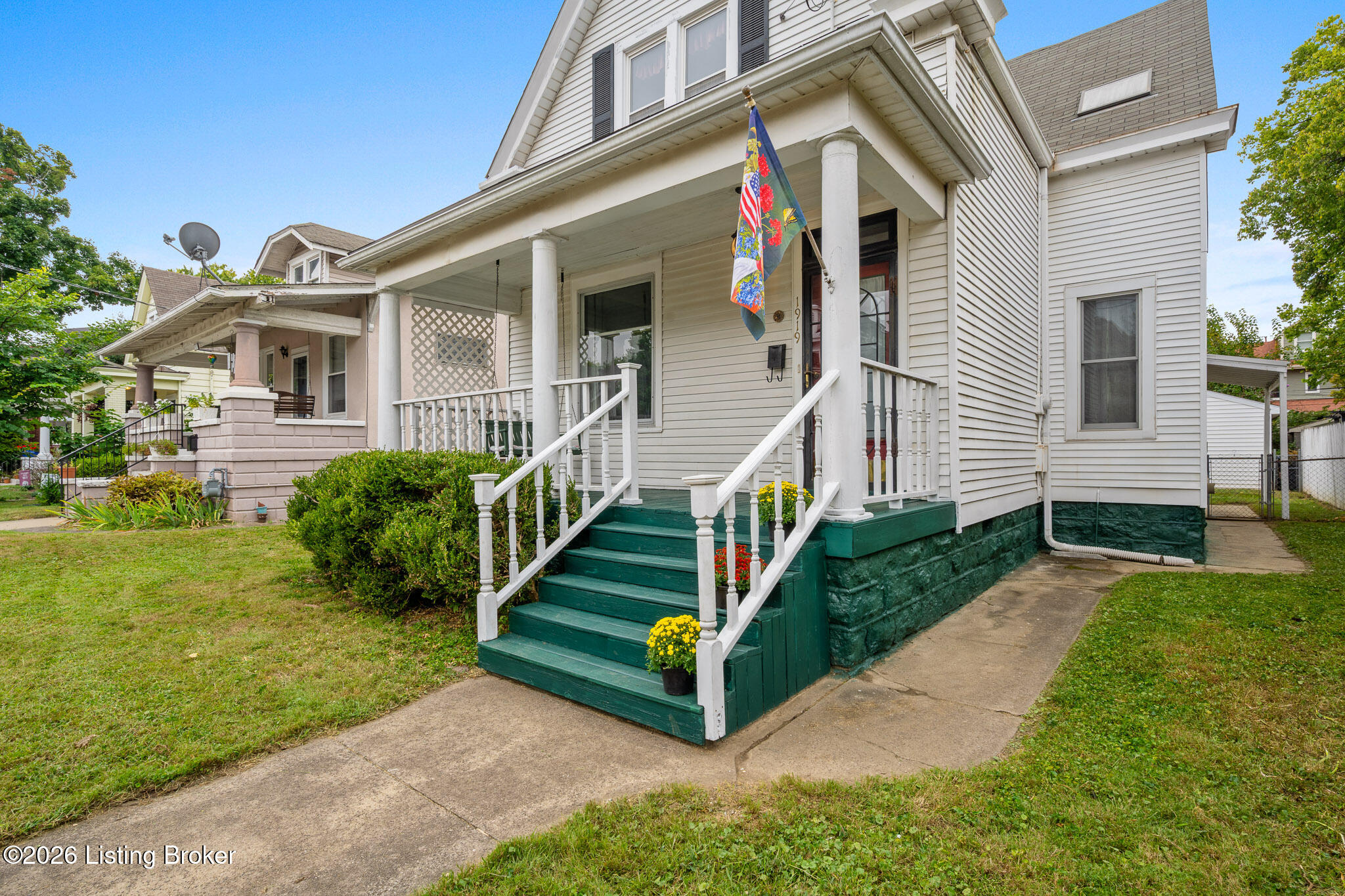 1919 Deerwood Ave Property Photo 2