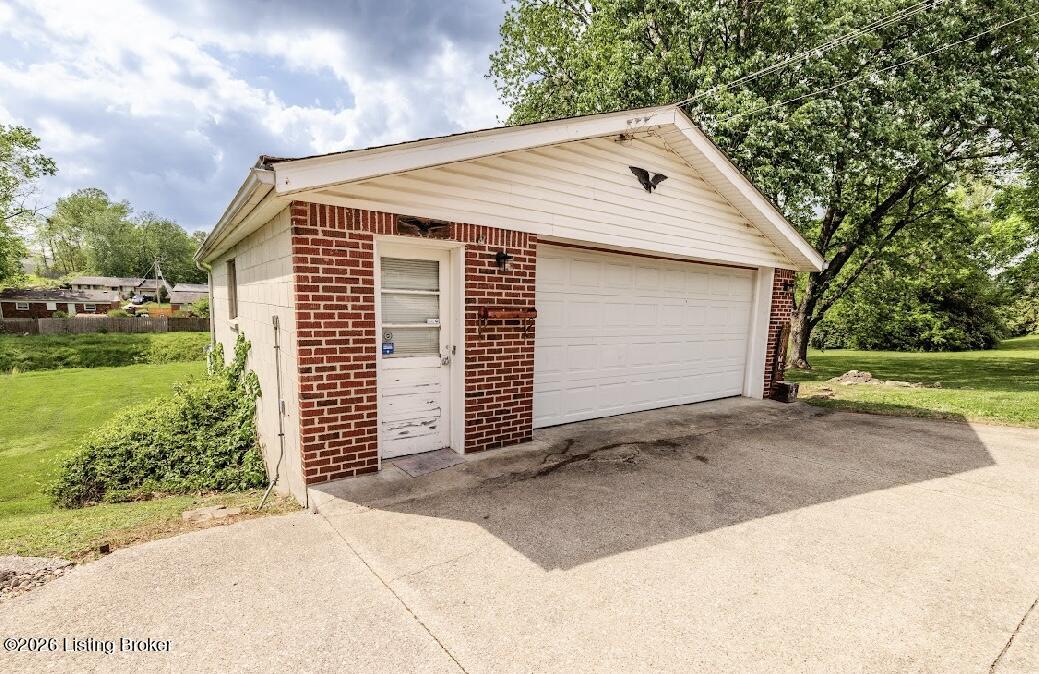 1082 Forrest View Dr Property Photo 20