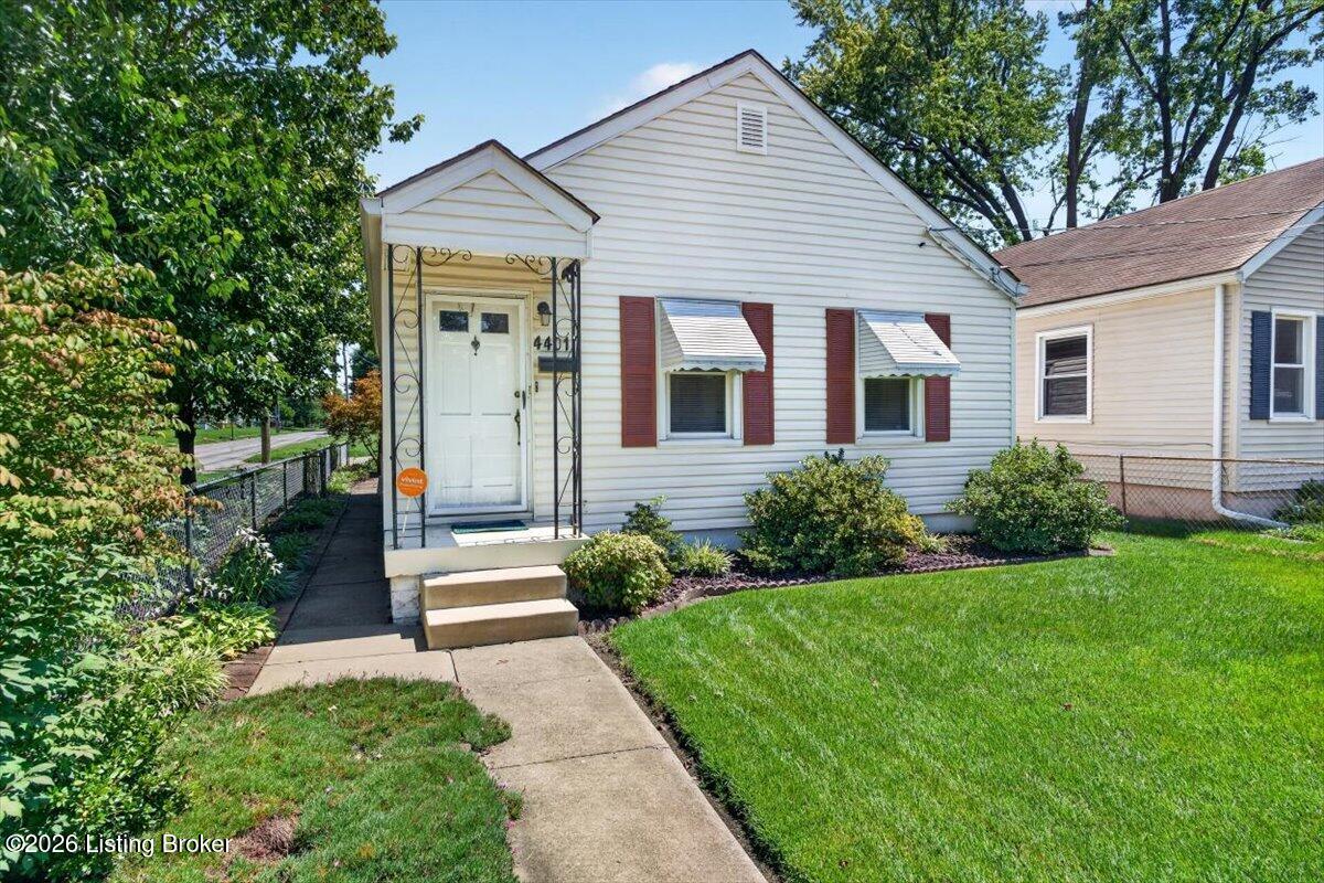 4401 Gatewood Ave Property Photo 1
