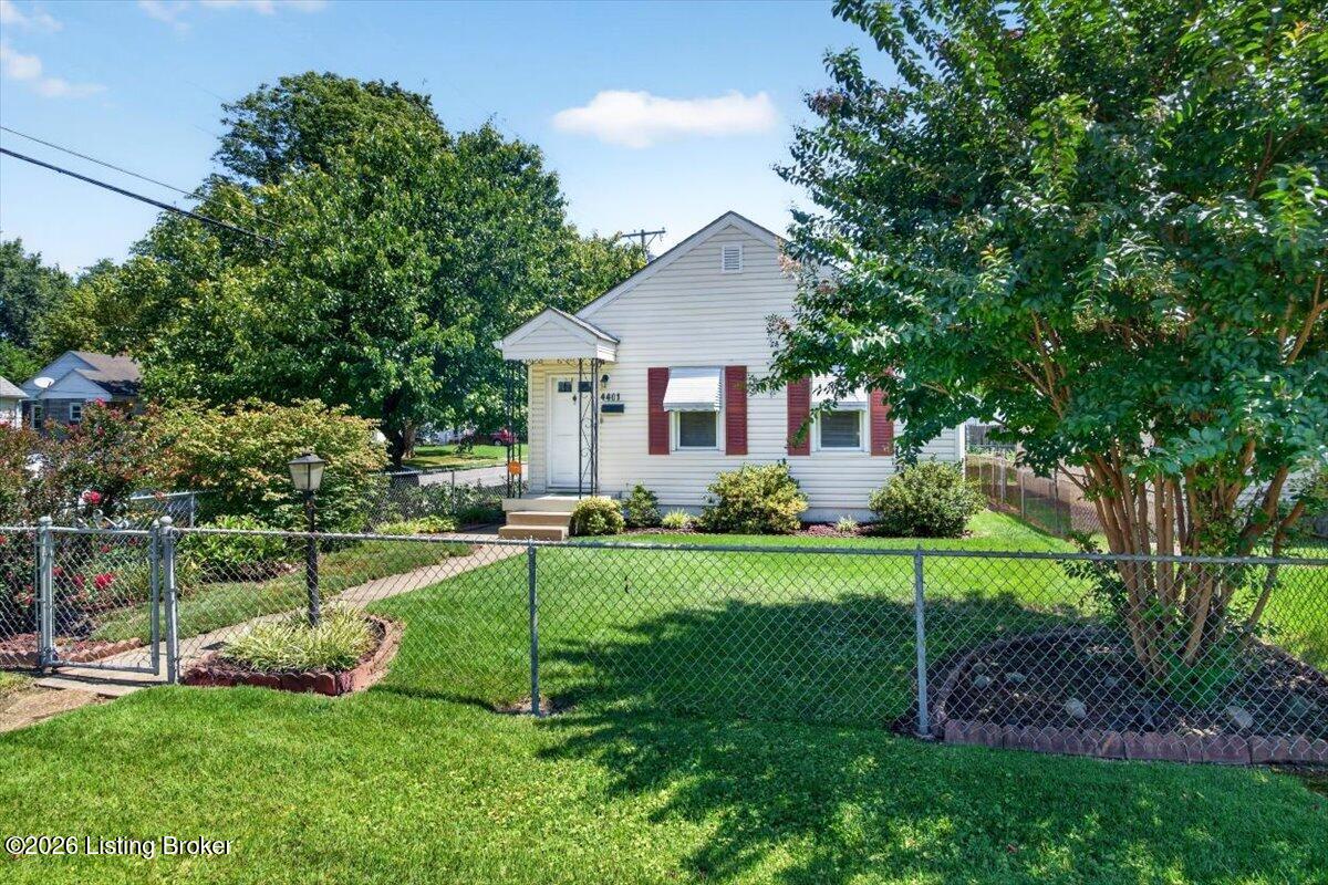 4401 Gatewood Ave Property Photo 2