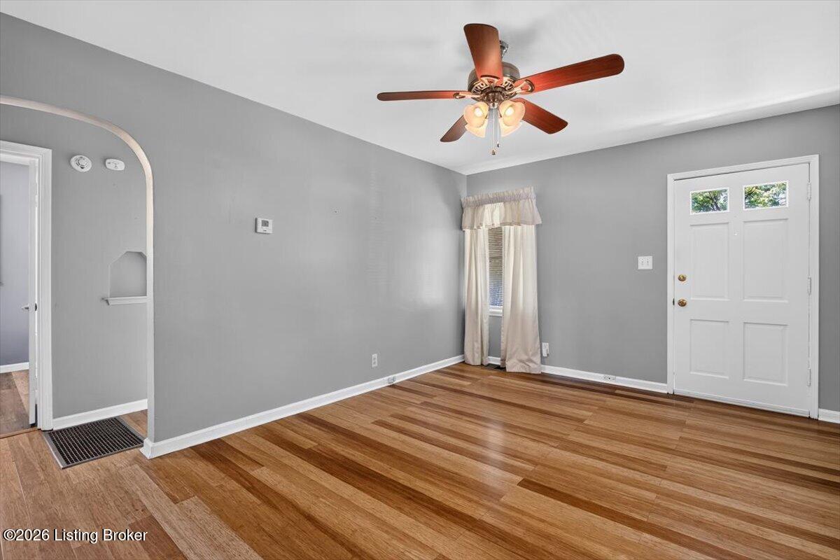 4401 Gatewood Ave Property Photo 4