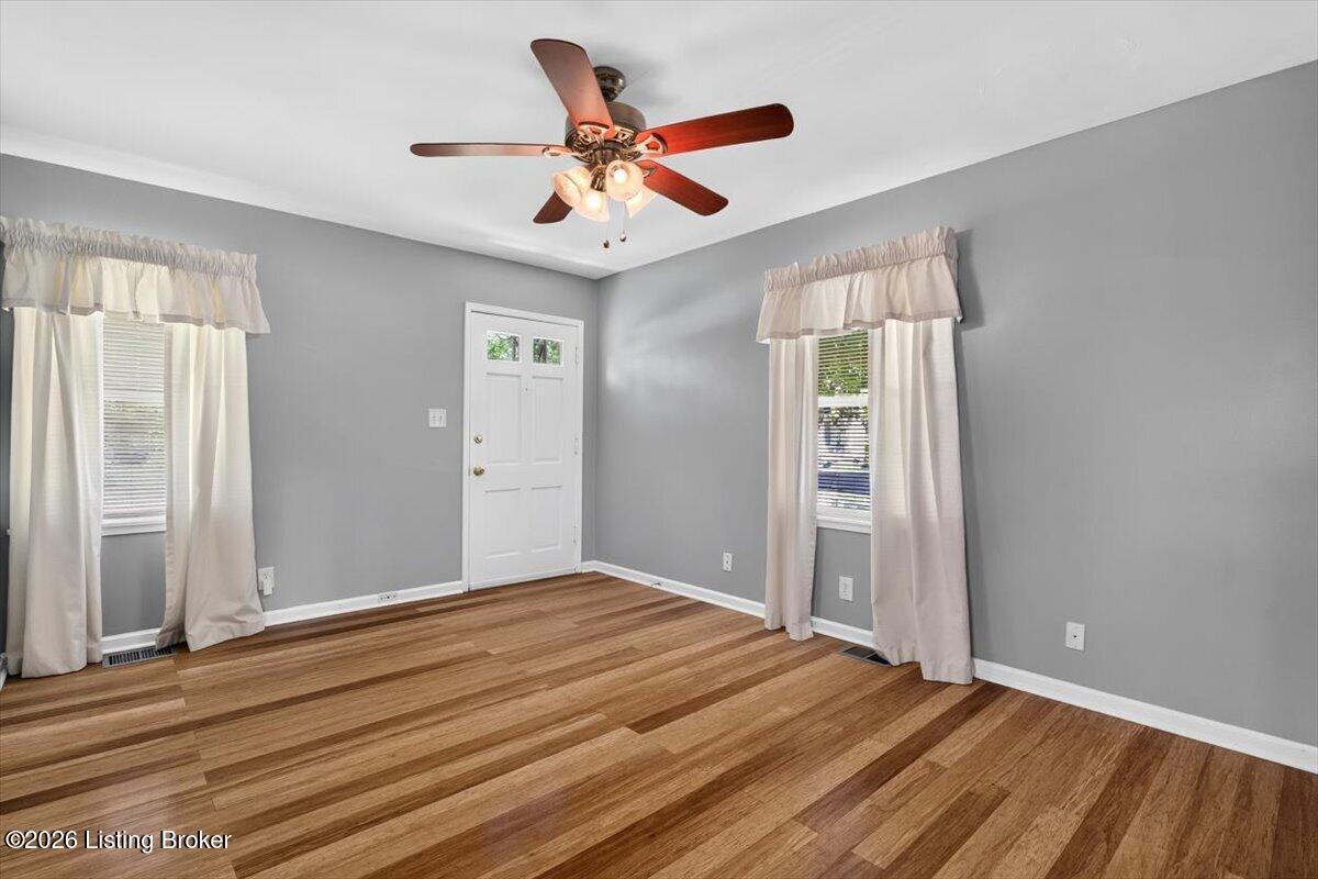 4401 Gatewood Ave Property Photo 5
