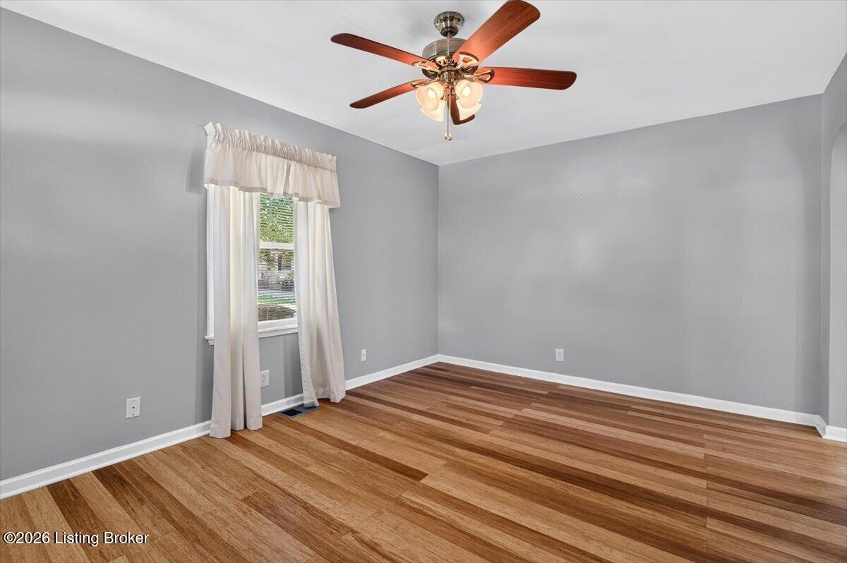 4401 Gatewood Ave Property Photo 13