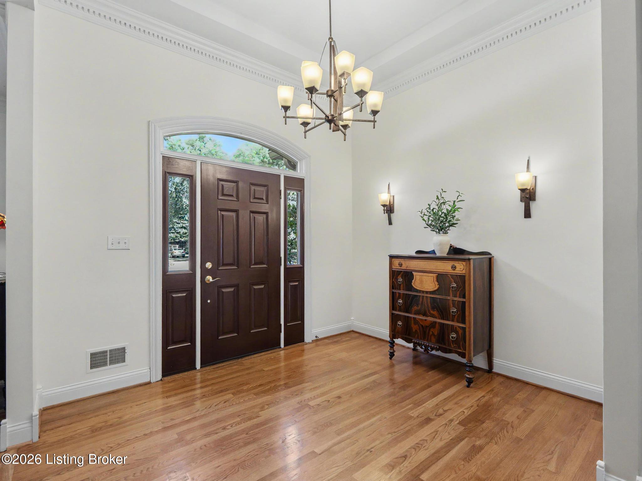 1112 Bentwood Place Ct Property Photo 3
