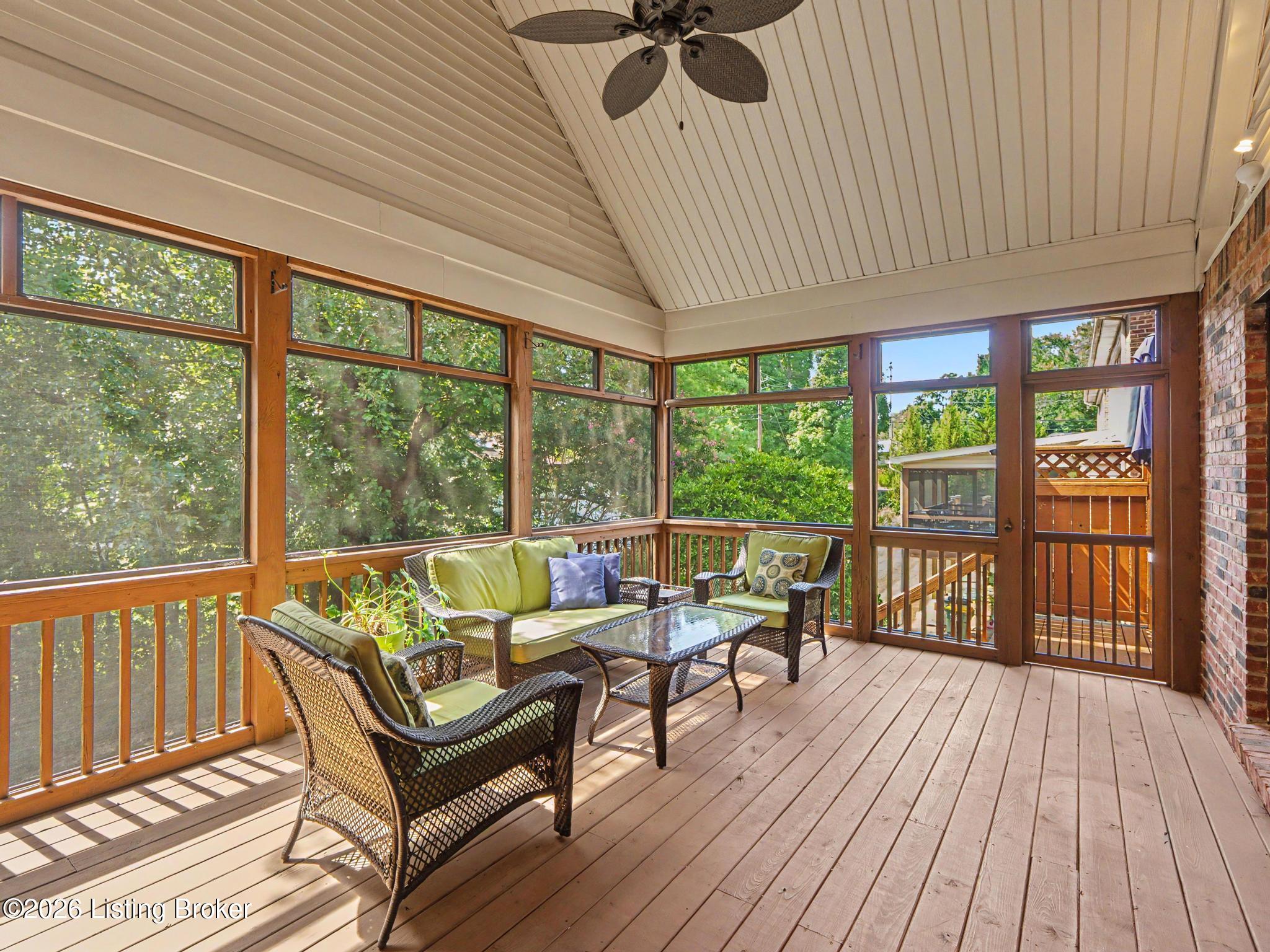 1112 Bentwood Place Ct Property Photo 17