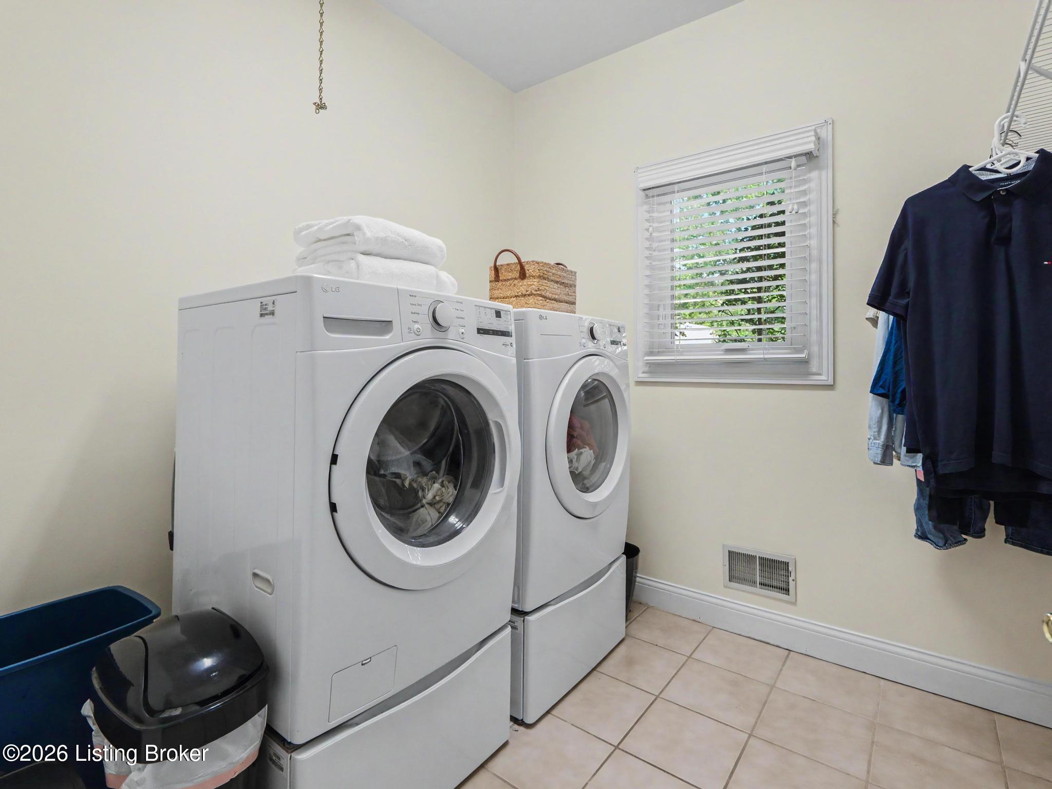 1112 Bentwood Place Ct Property Photo 23