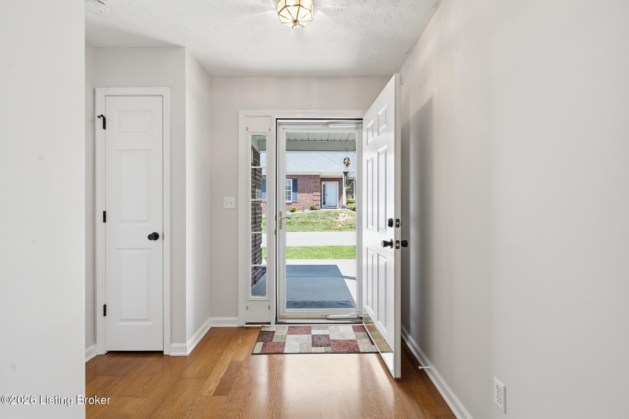 10231 Pine Glen Cir Property Photo 6