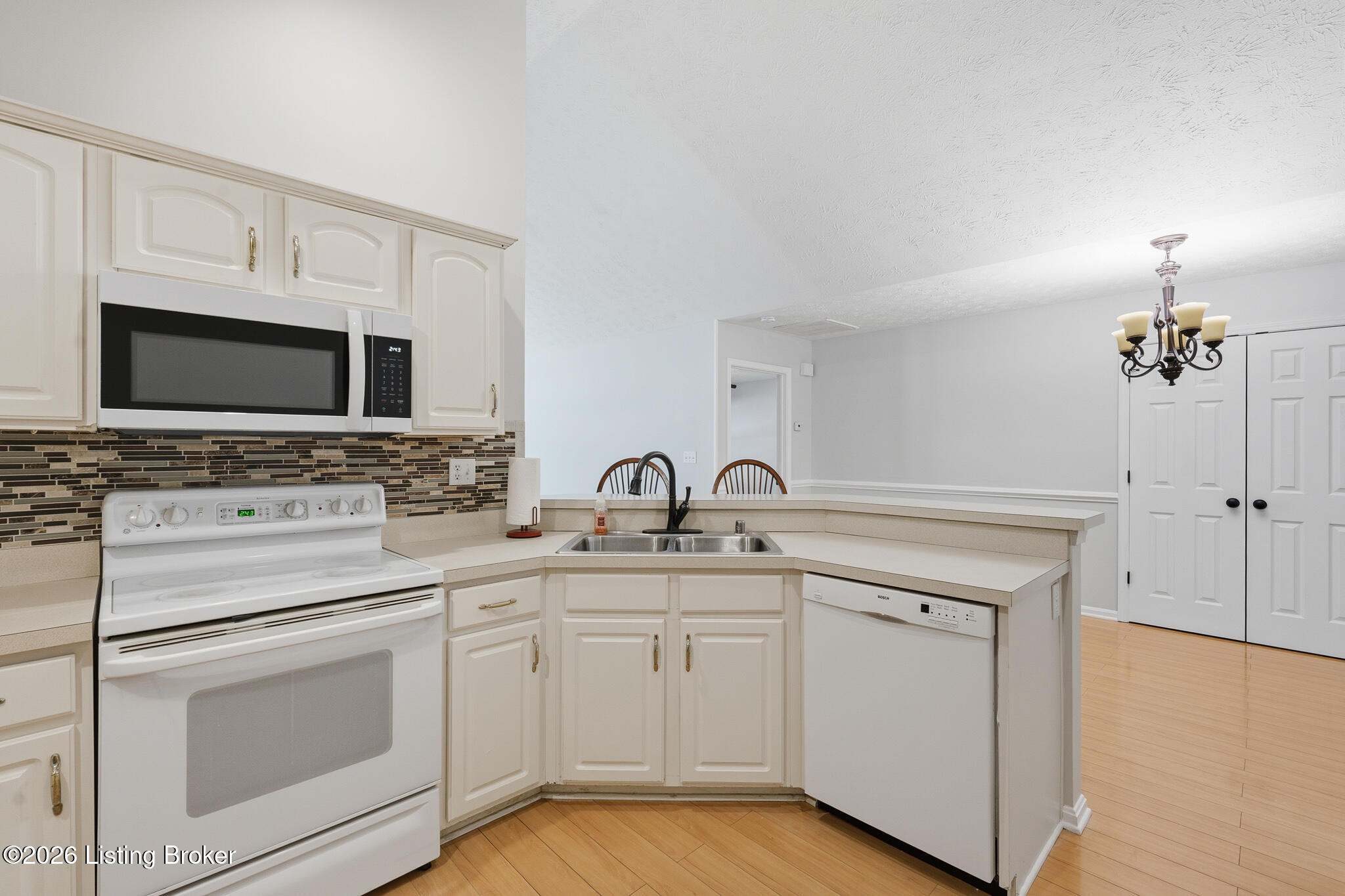 10231 Pine Glen Cir Property Photo 18