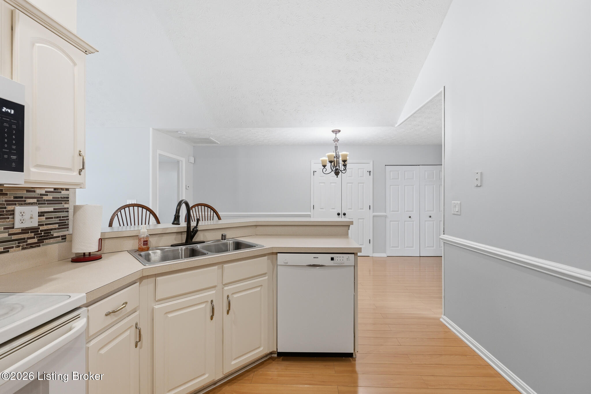 10231 Pine Glen Cir Property Photo 19