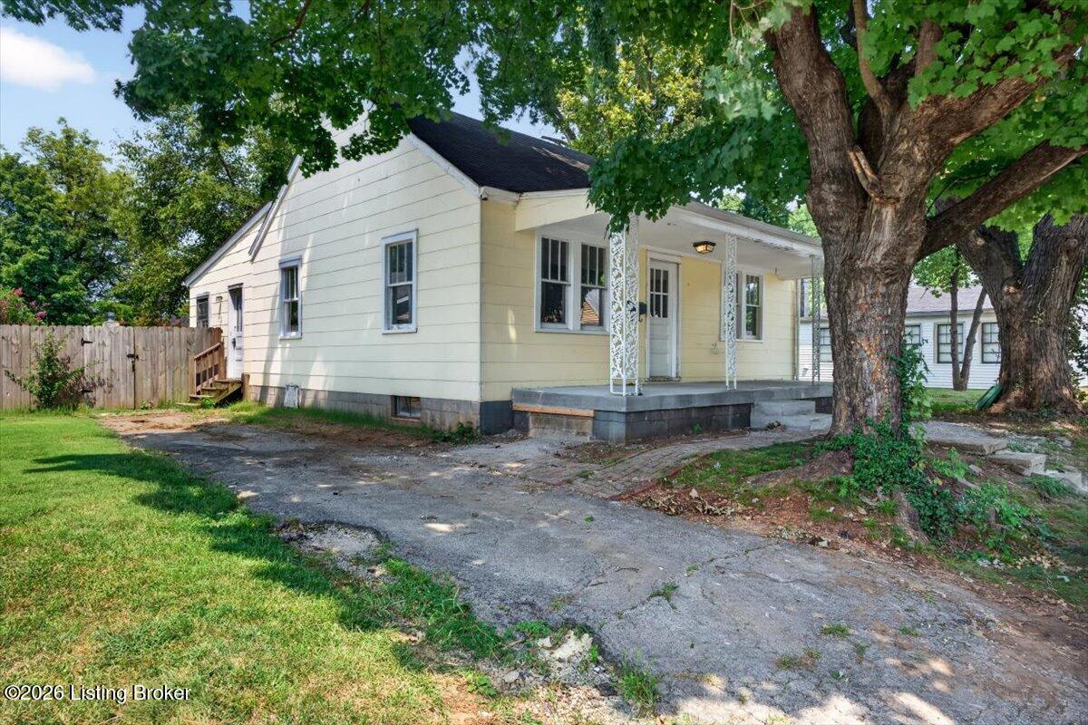 206 S 2nd St Property Photo 3
