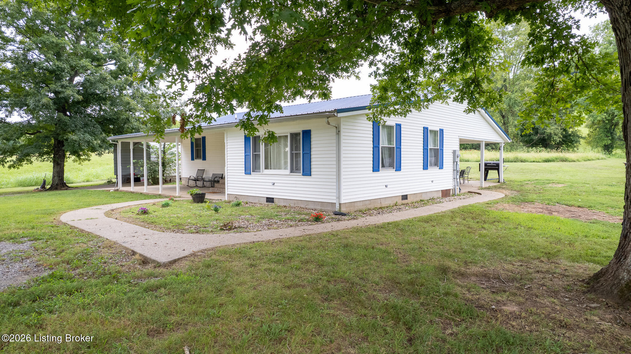 49 Young Way Property Photo 3