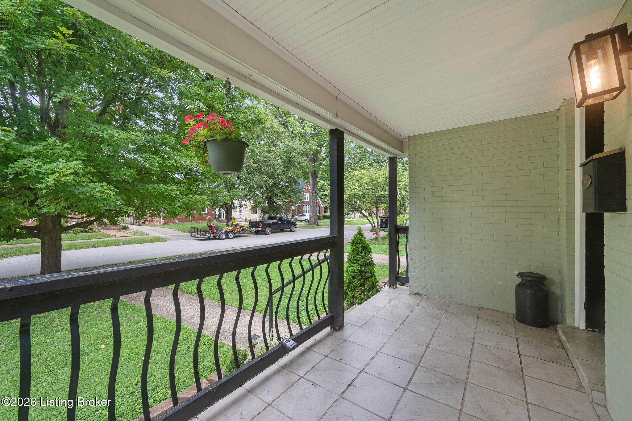 407 Macon Ave Property Photo 2